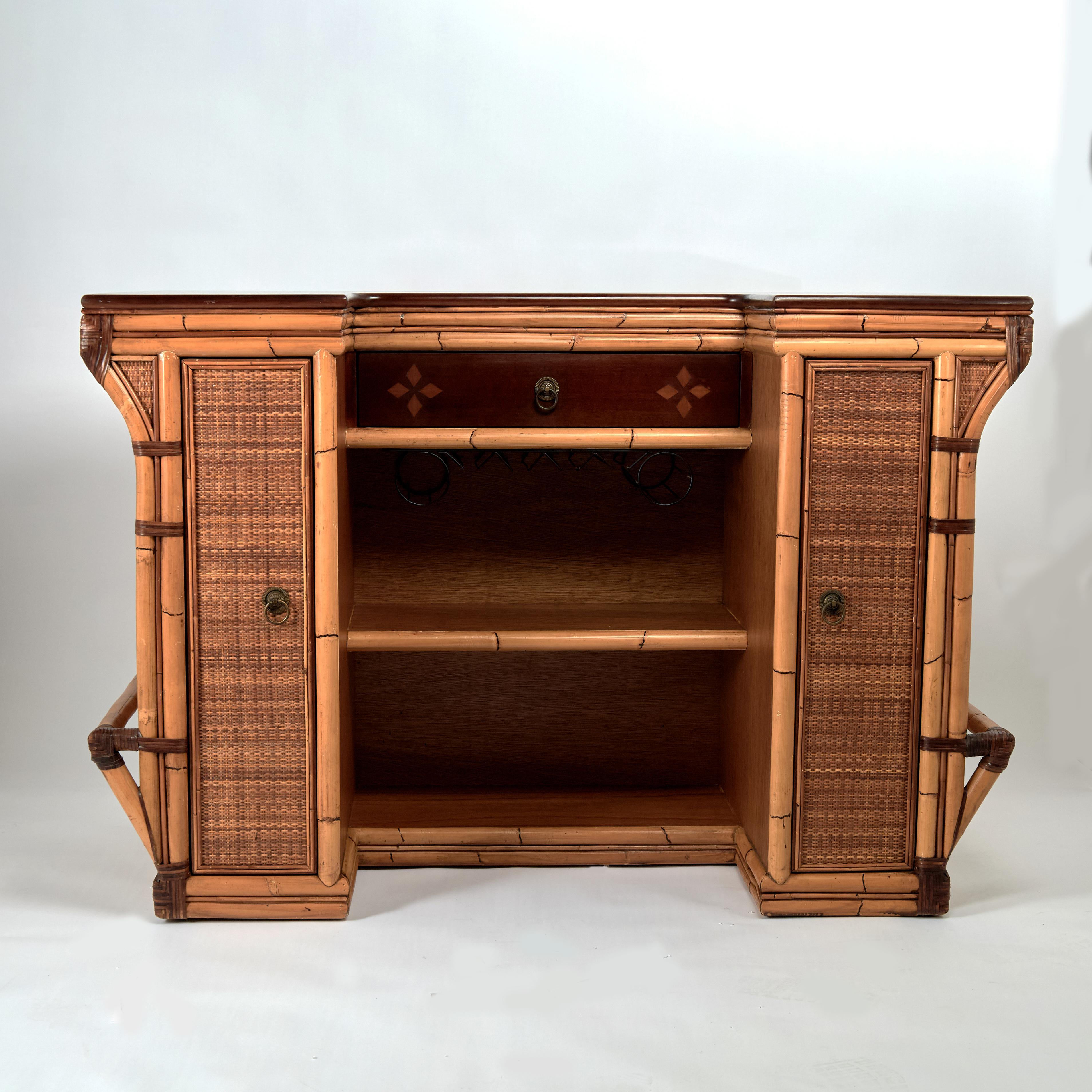 Barra de Servir Vintage de Bambú y Tela de Hierba de Estilo British Colonial en venta 2