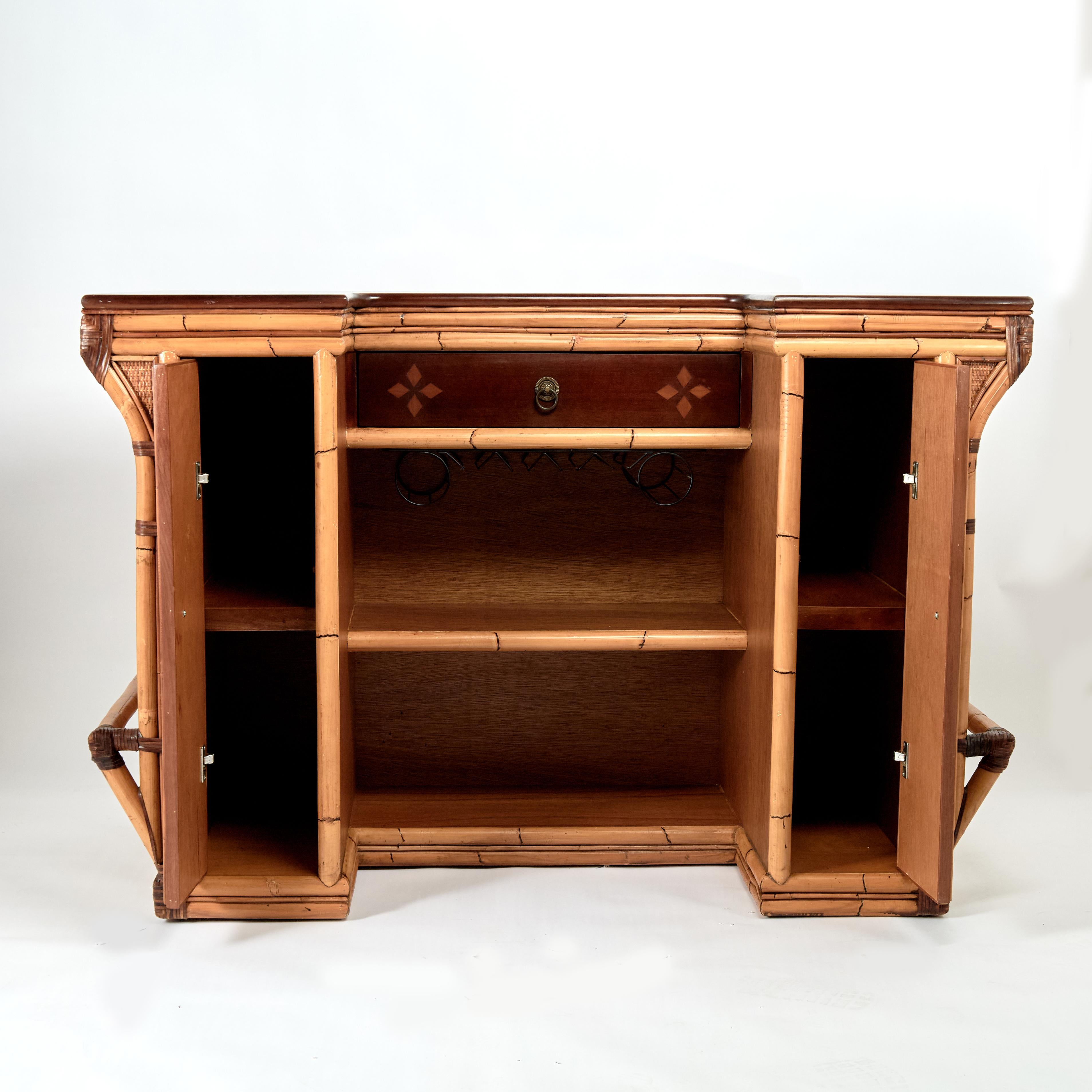 Barra de Servir Vintage de Bambú y Tela de Hierba de Estilo British Colonial en venta 3