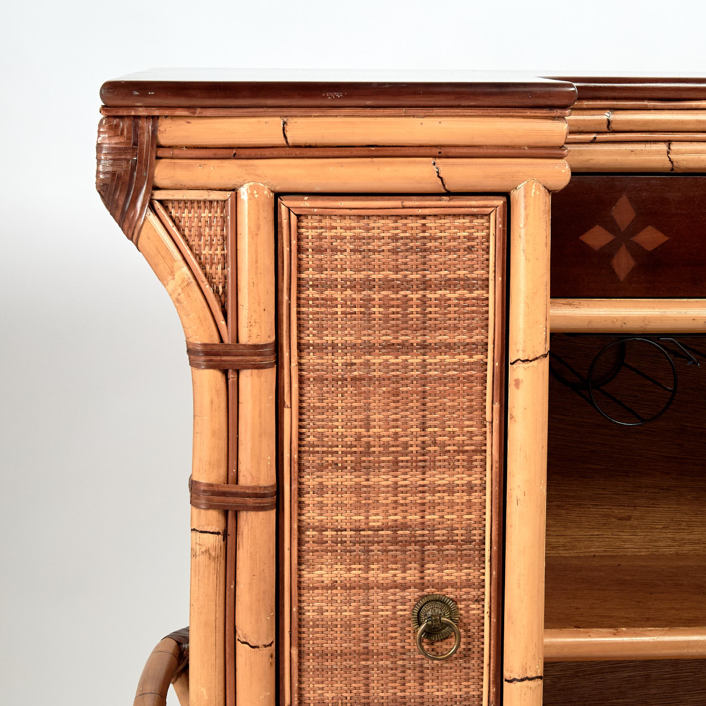 Barra de Servir Vintage de Bambú y Tela de Hierba de Estilo British Colonial en venta 4