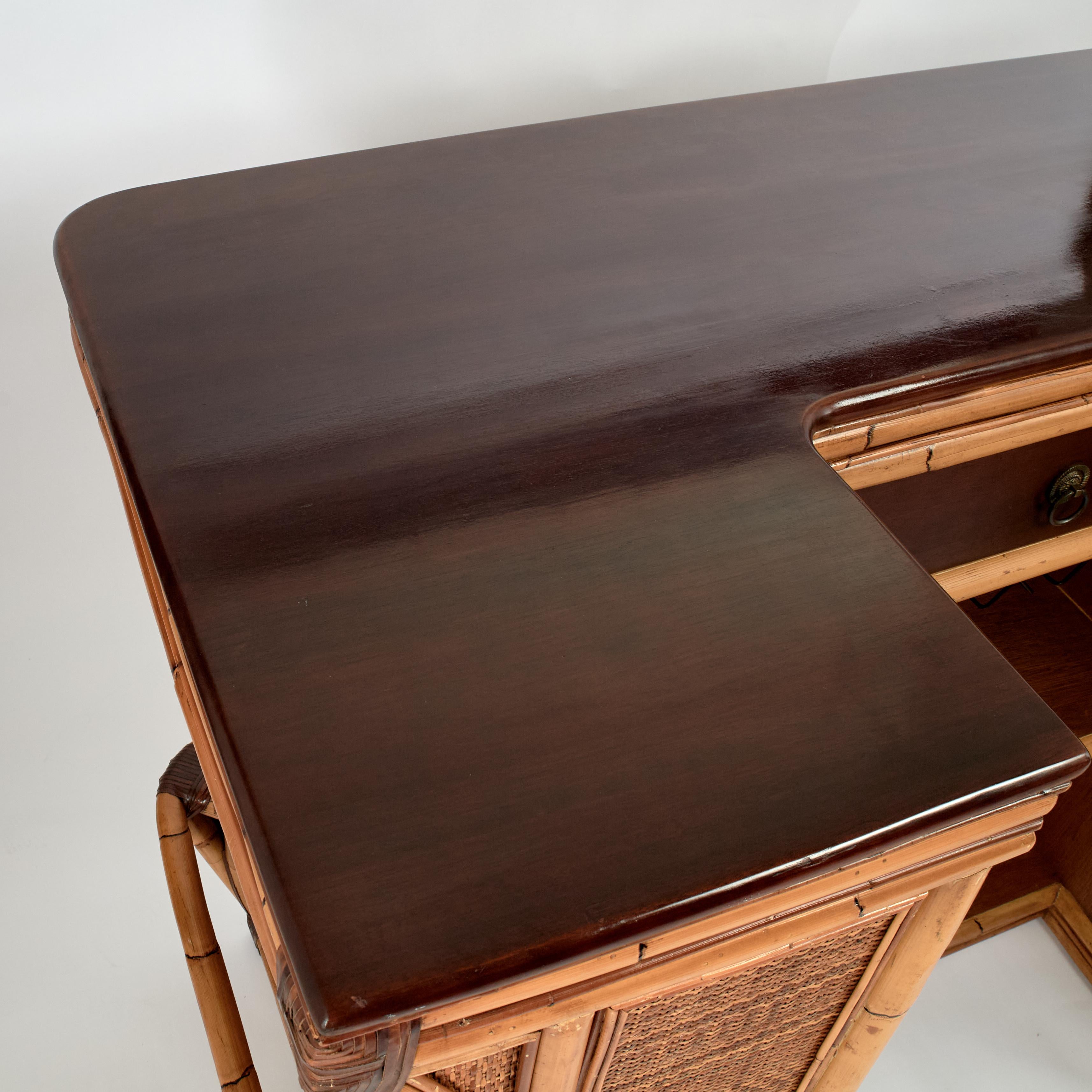 Barra de Servir Vintage de Bambú y Tela de Hierba de Estilo British Colonial en venta 8