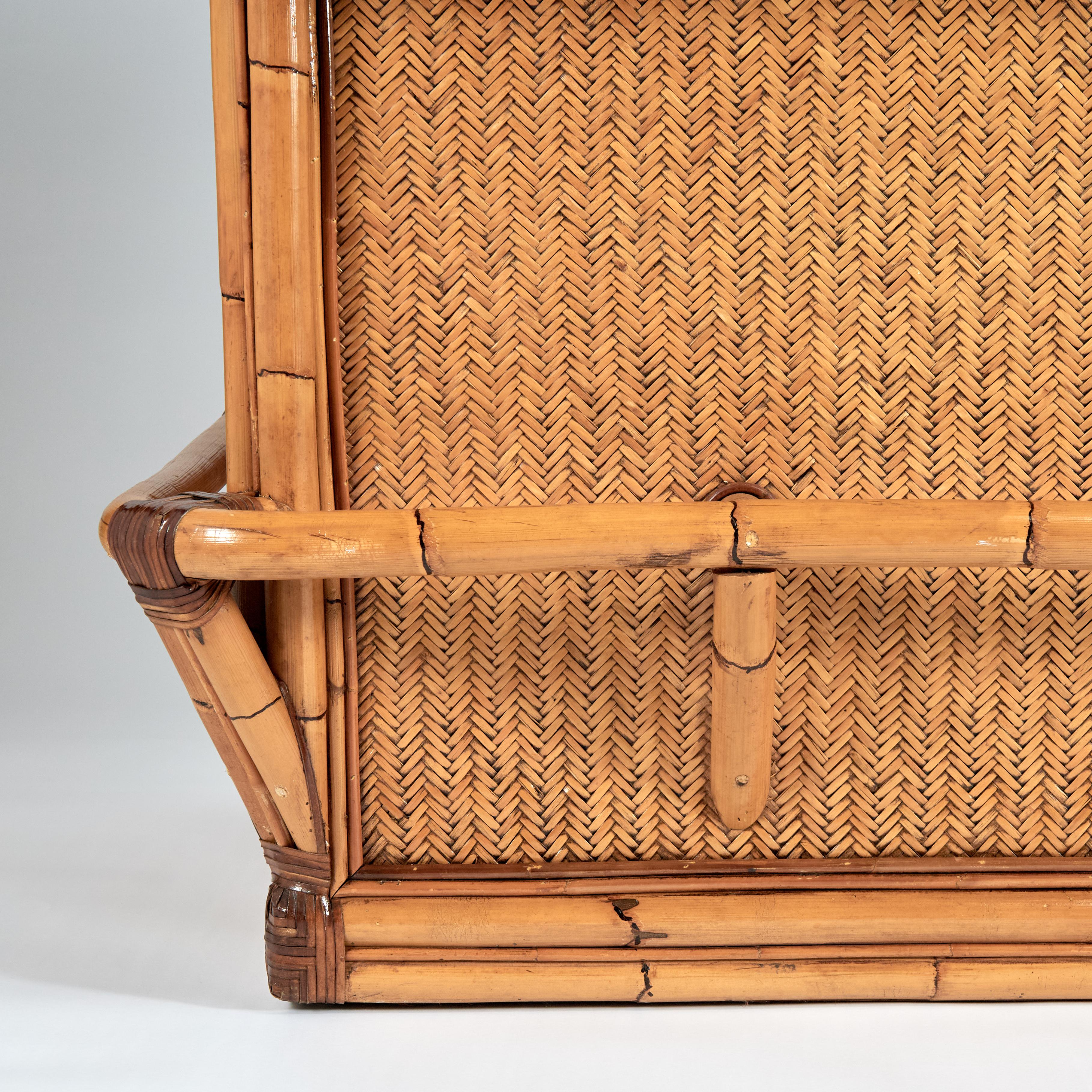 Barra de Servir Vintage de Bambú y Tela de Hierba de Estilo British Colonial en Bueno estado para la venta en Palm Beach, FL