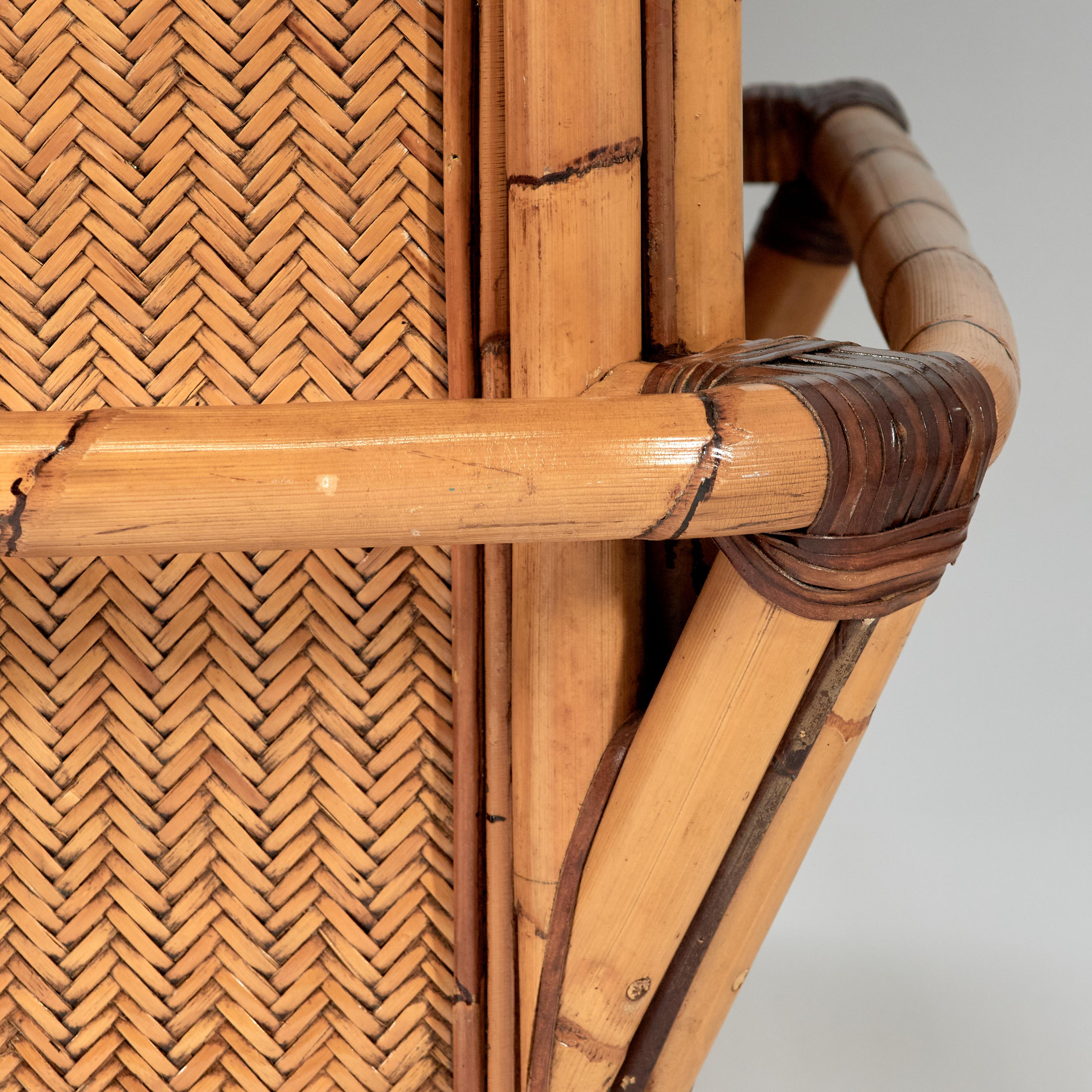 Barra de Servir Vintage de Bambú y Tela de Hierba de Estilo British Colonial Grasscloth en venta
