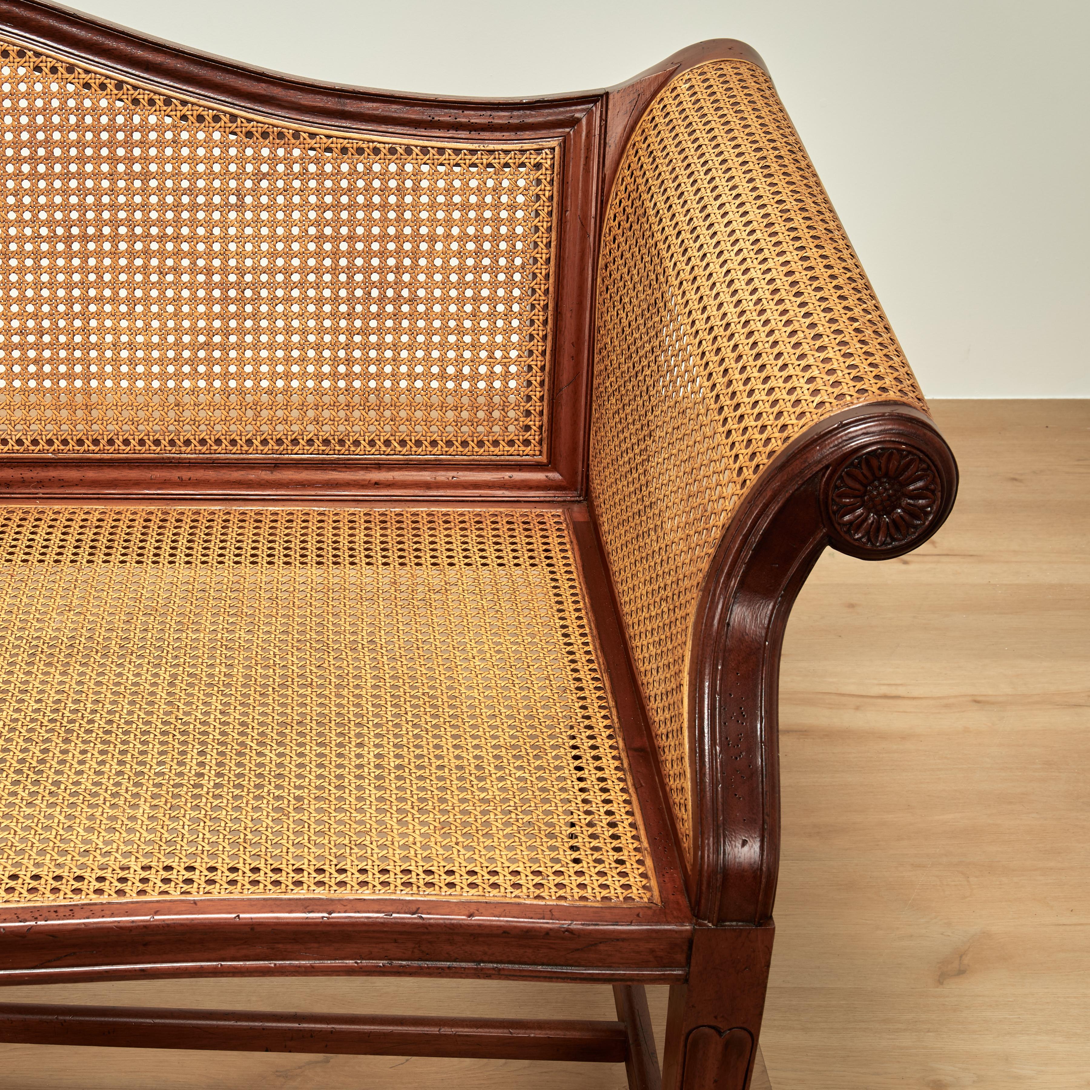 Divano o divano in stile British Colonial d'epoca con doghe in vendita 2