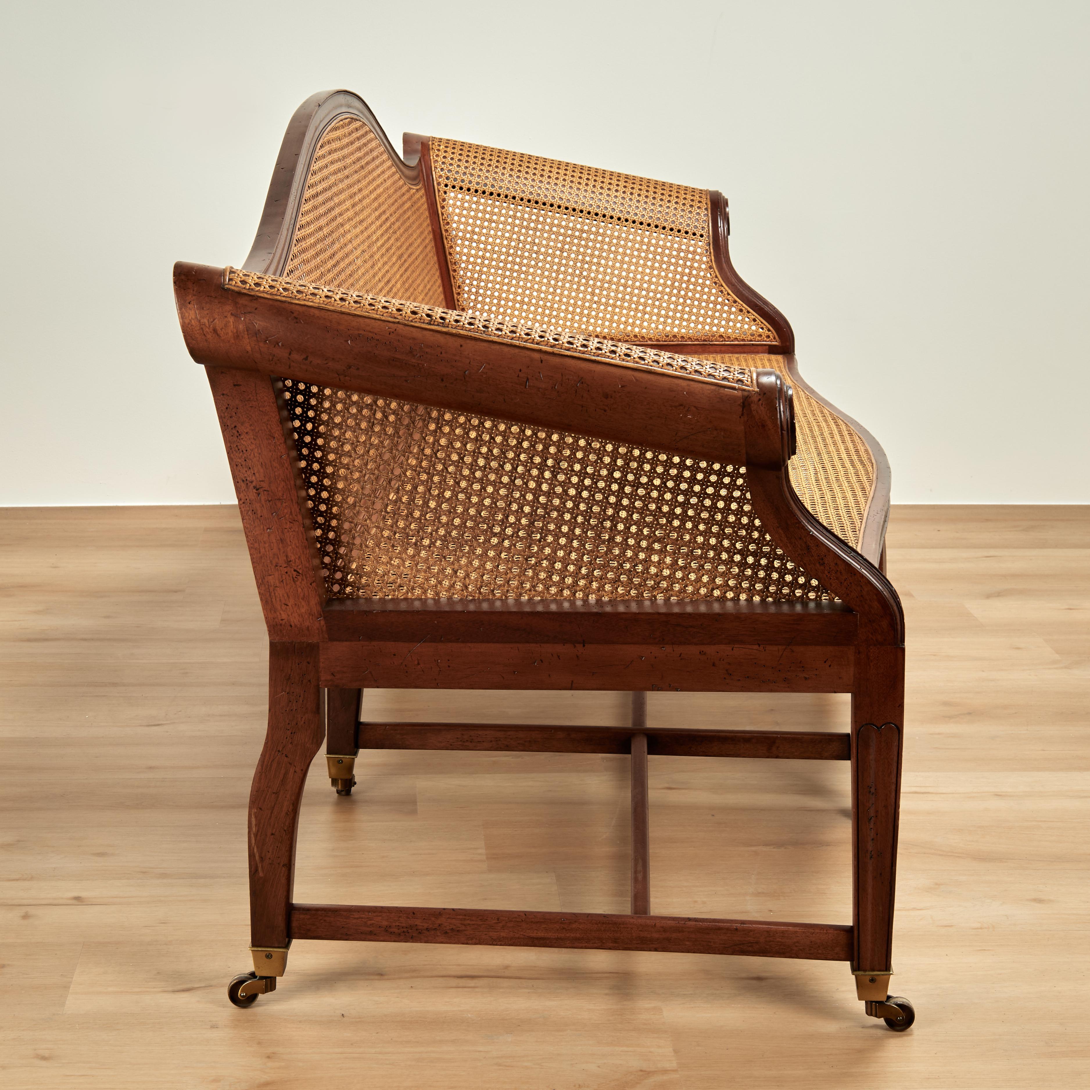 Divano o divano in stile British Colonial d'epoca con doghe in vendita 5