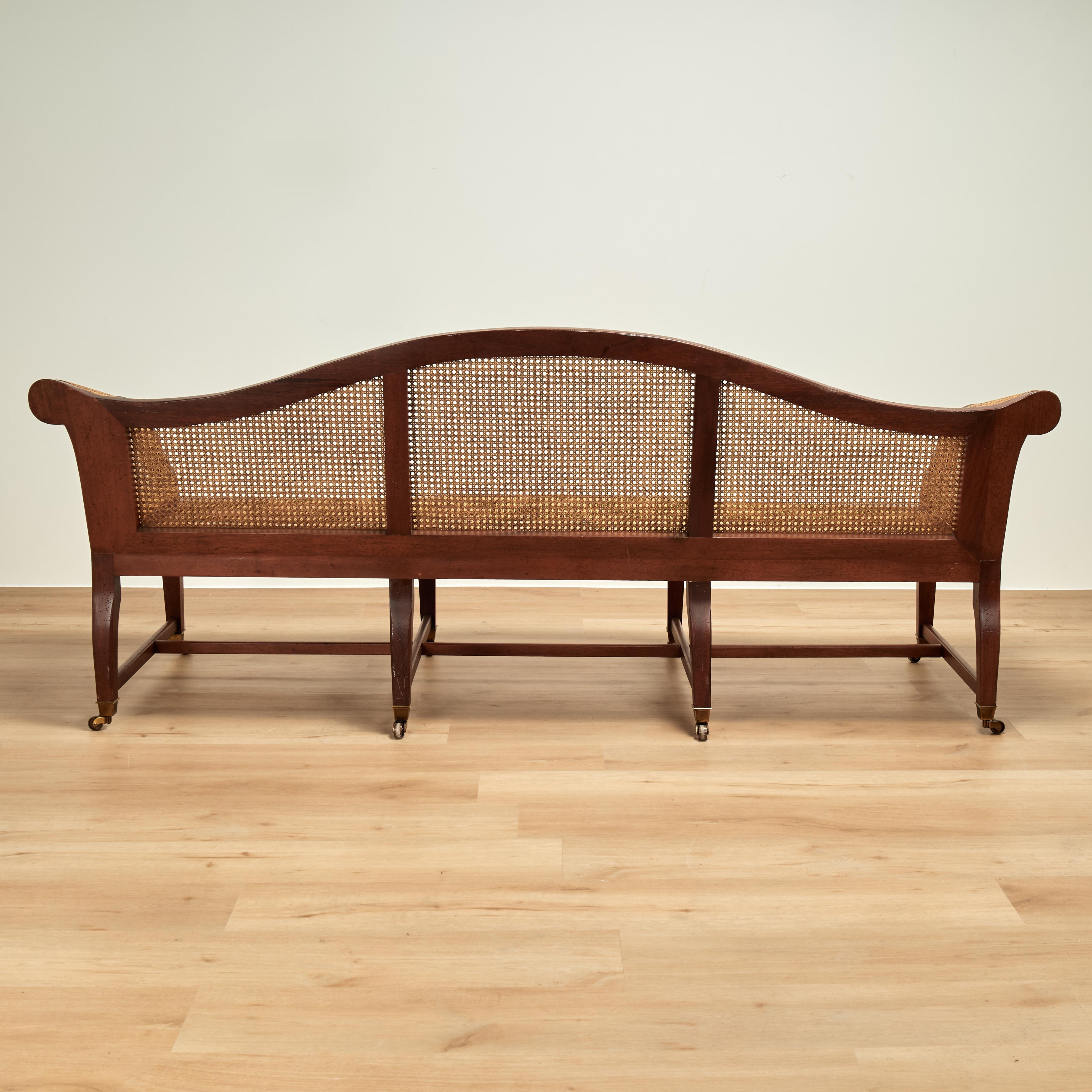 Divano o divano in stile British Colonial d'epoca con doghe in vendita 6