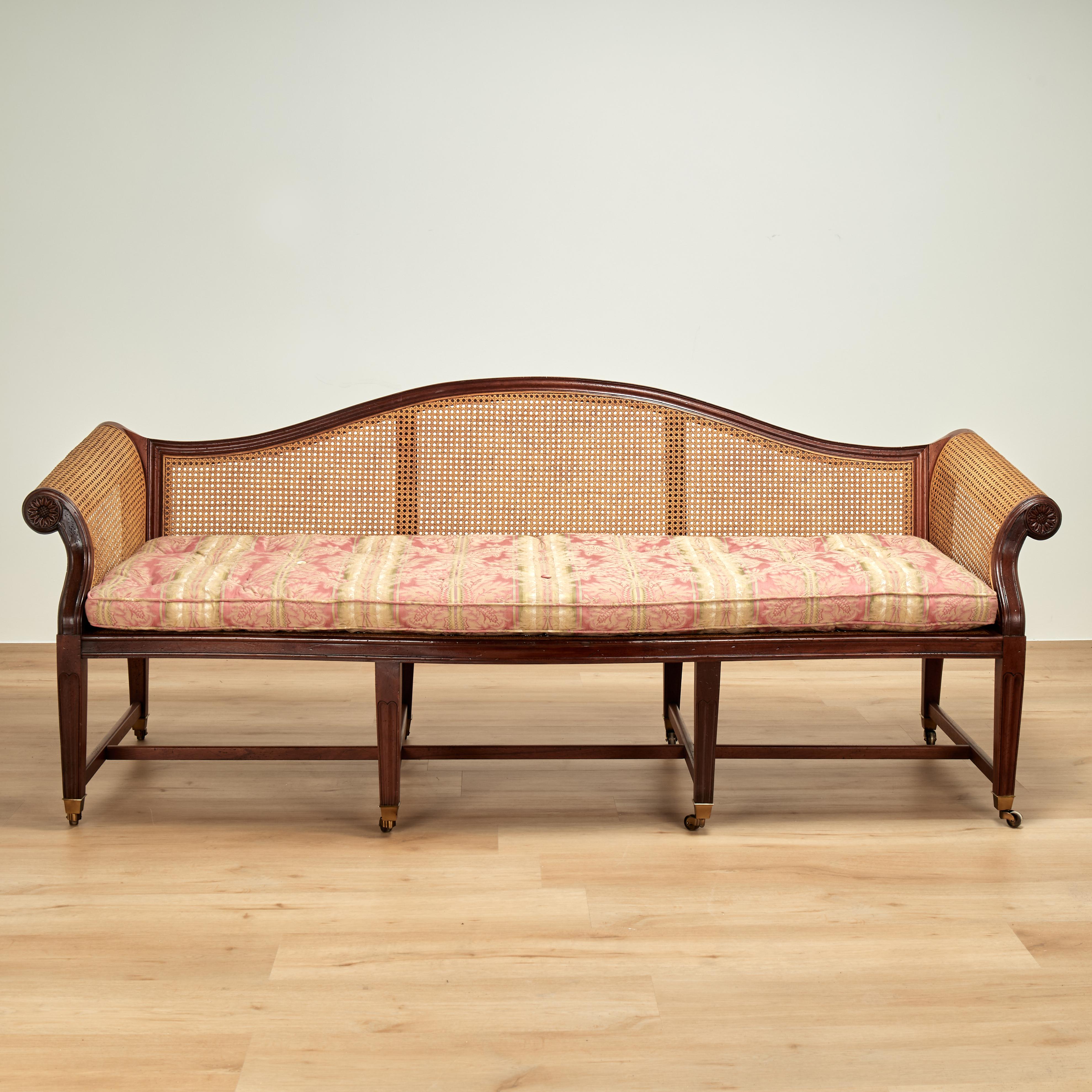 Fatto a mano Divano o divano in stile British Colonial d'epoca con doghe in vendita
