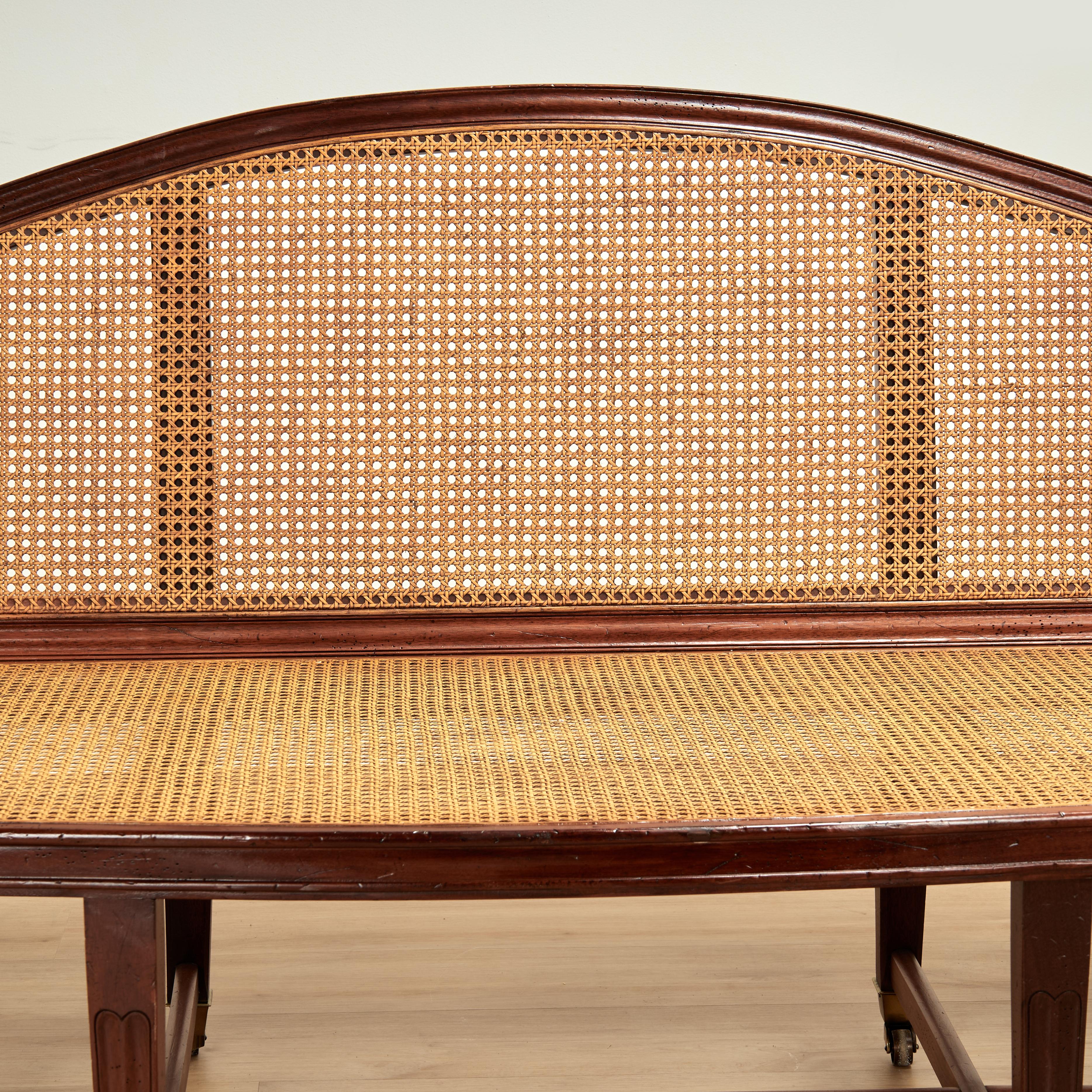 XX secolo Divano o divano in stile British Colonial d'epoca con doghe in vendita