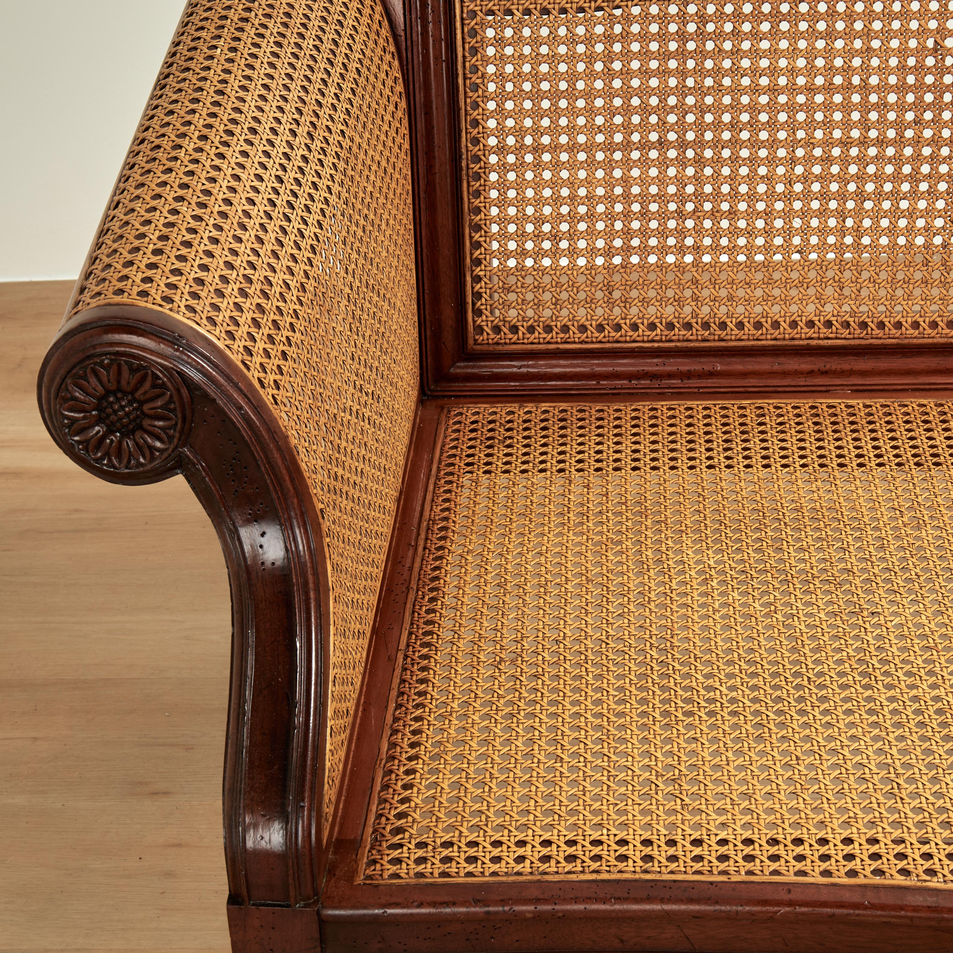 Divano o divano in stile British Colonial d'epoca con doghe in vendita 1