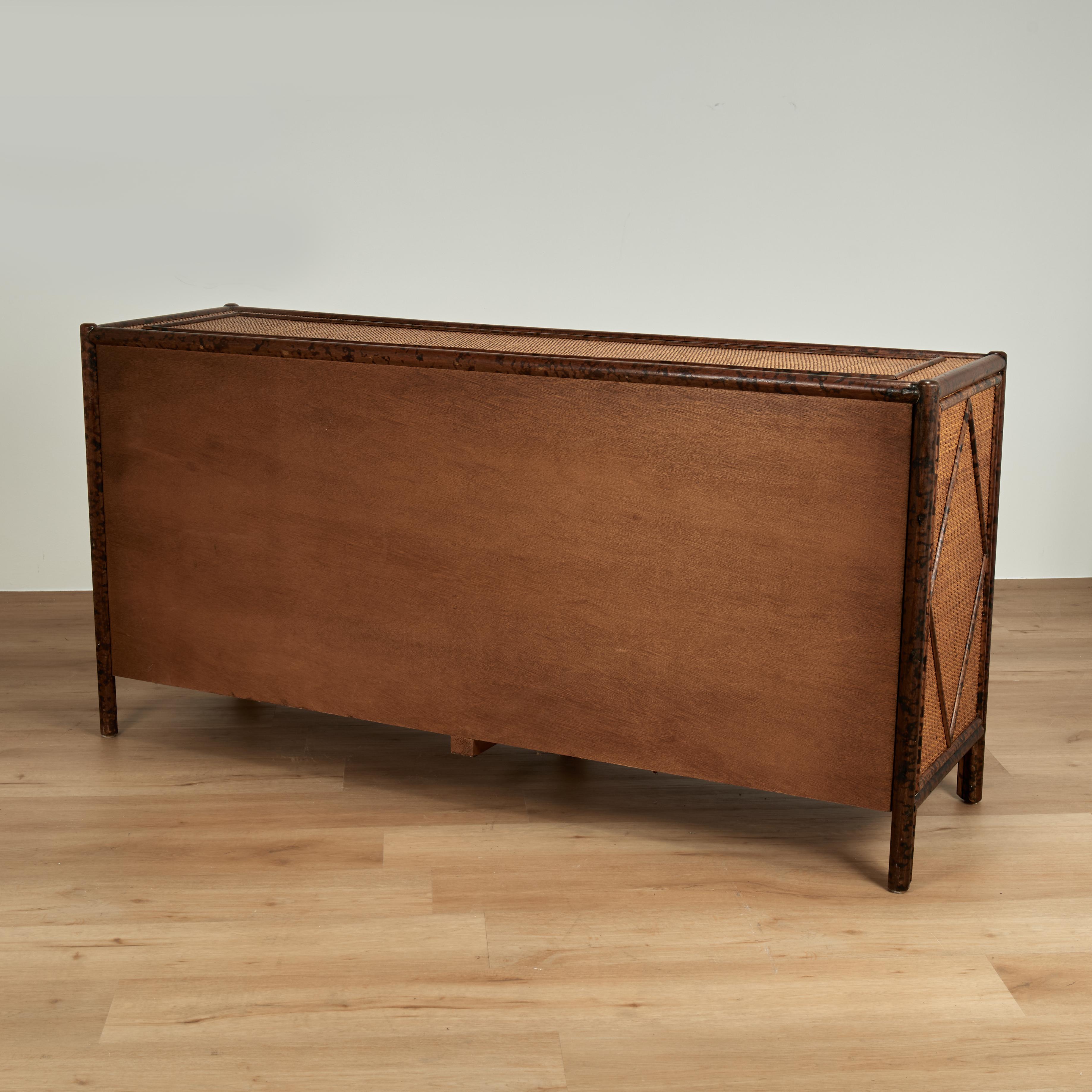 Cassettone o cassapanca in stile British Colonial in finto bambù e tela d'erba in vendita 3