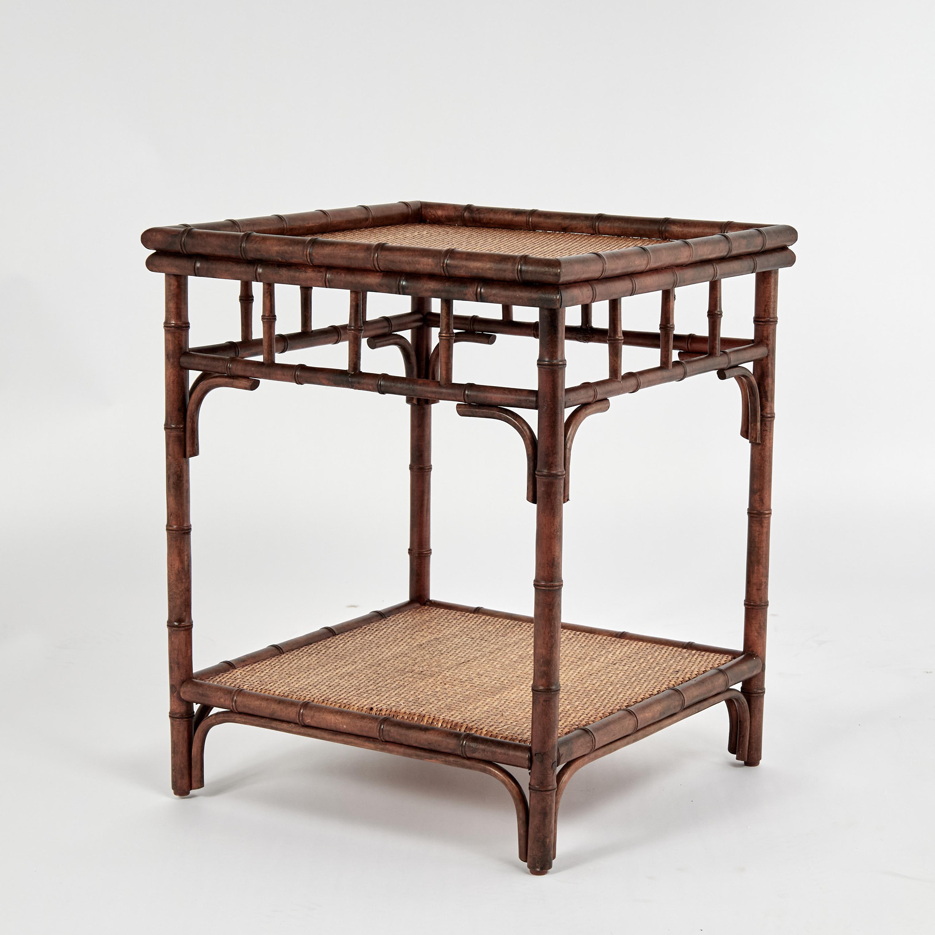 Vintage British Colonial Style Faux Bambus und Grasscloth Stand (Philippinisch) im Angebot
