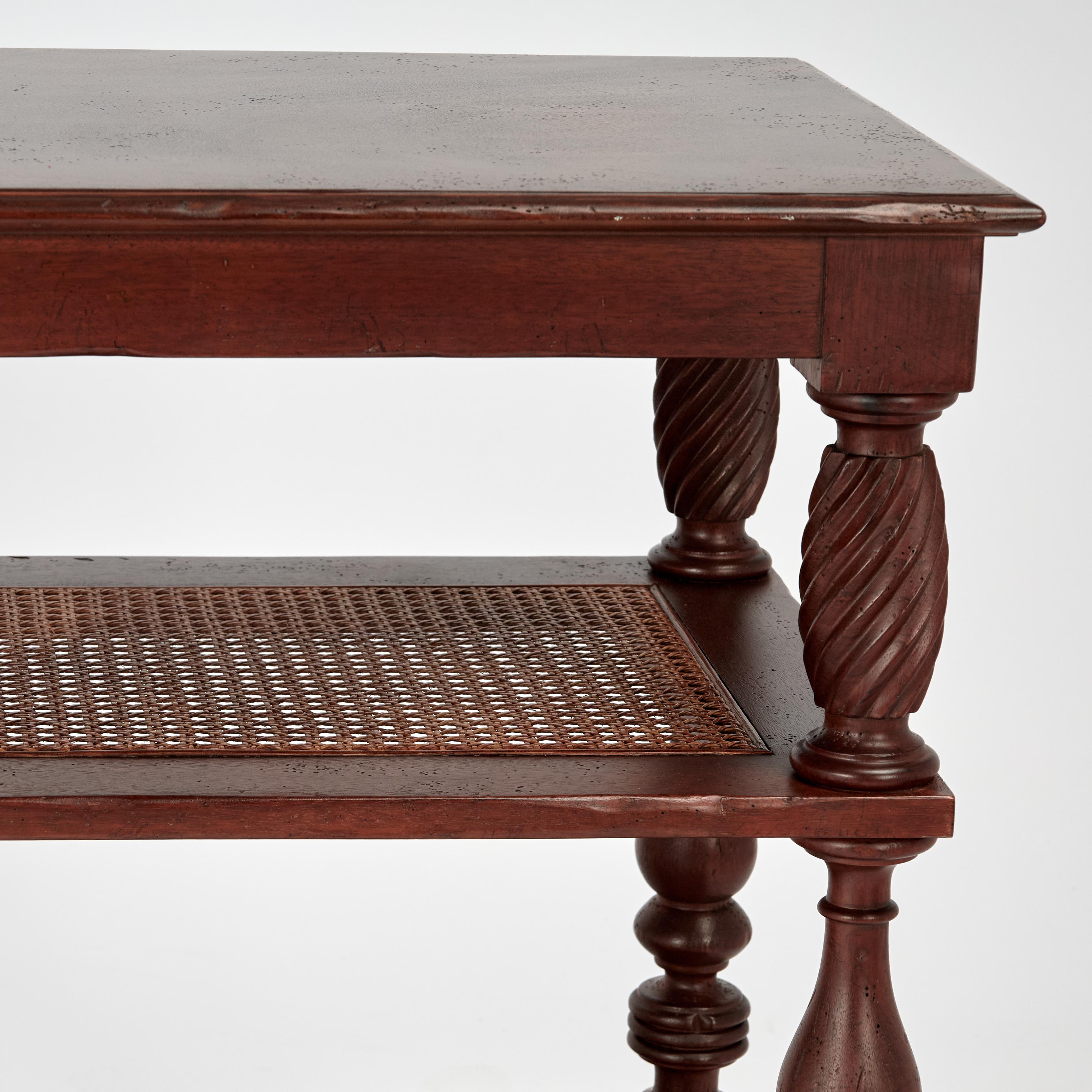 Vintage British Colonial Style Three Tiered Stand By Milling Road (amerikanisch) im Angebot