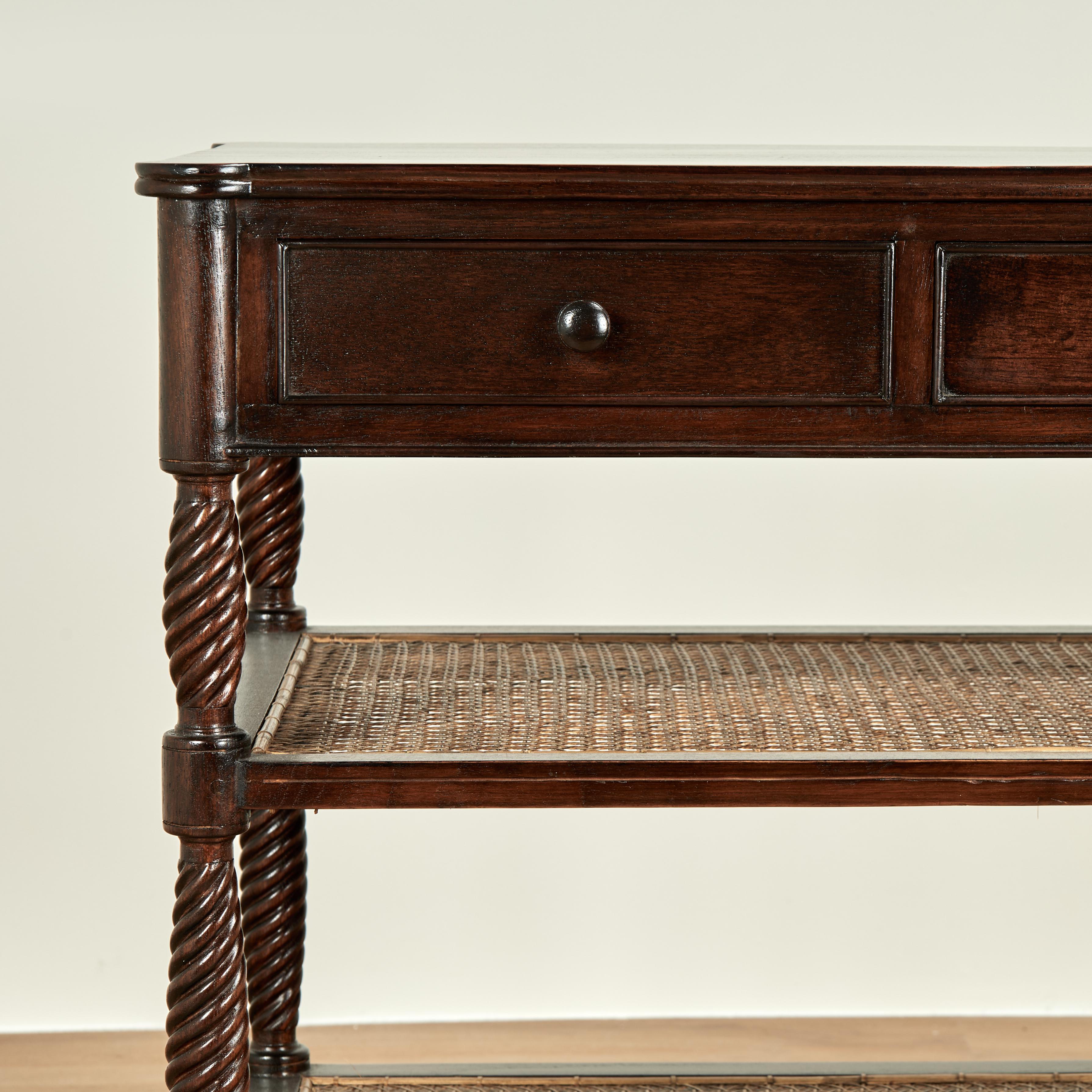 Coloniale britannico Stand a tre livelli in stile British Colonial d'epoca in vendita