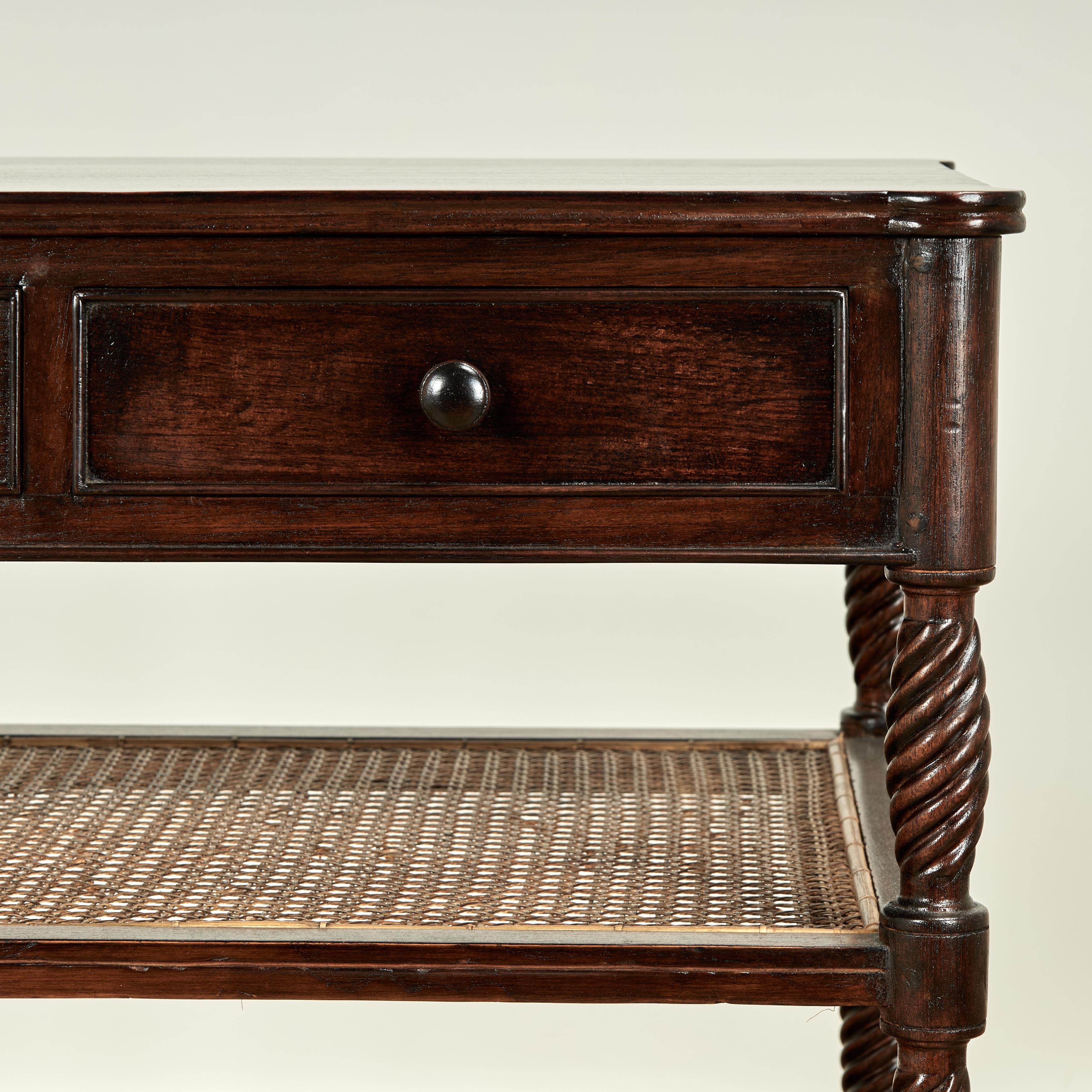 Americano Stand a tre livelli in stile British Colonial d'epoca in vendita