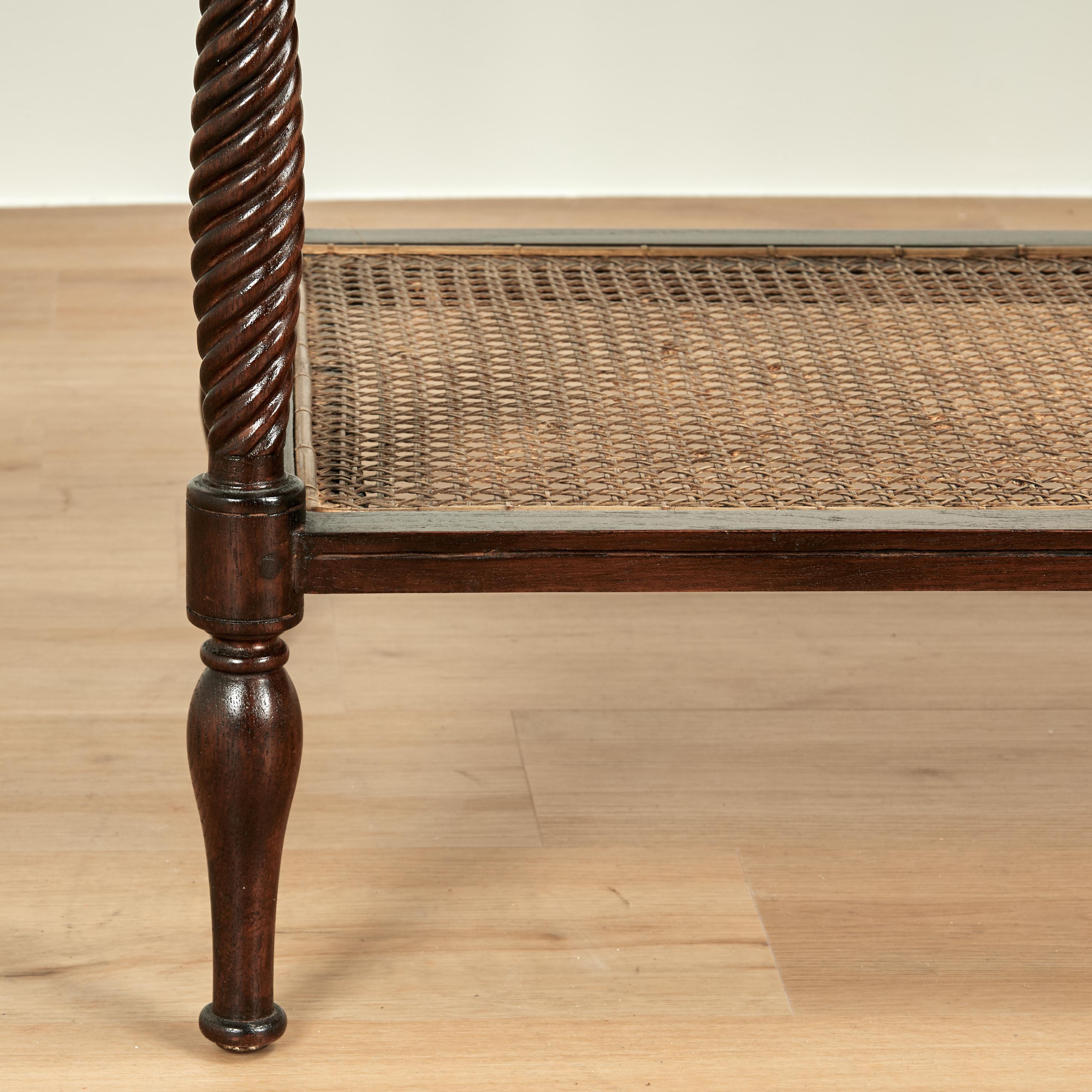 XX secolo Stand a tre livelli in stile British Colonial d'epoca in vendita