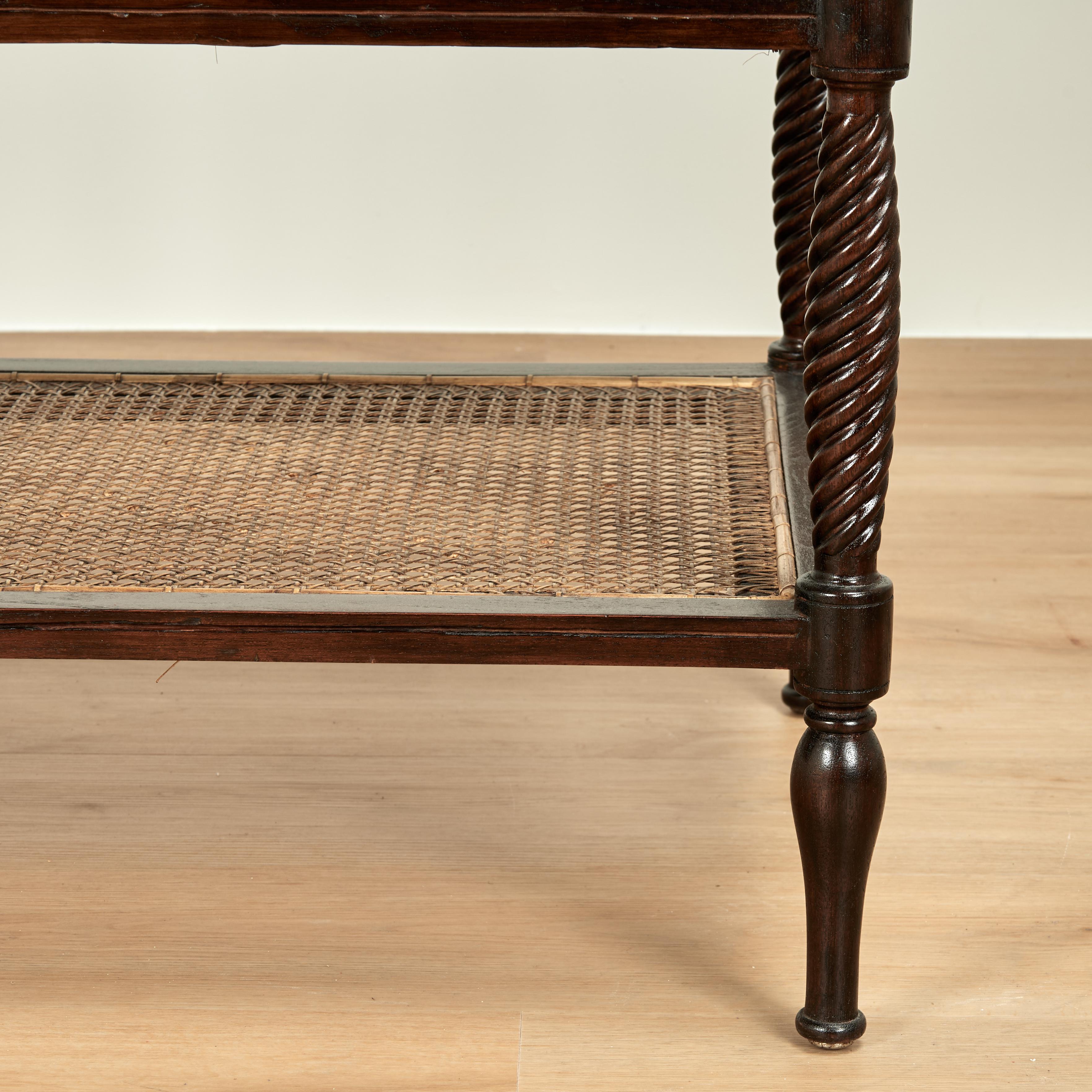 Mogano Stand a tre livelli in stile British Colonial d'epoca in vendita