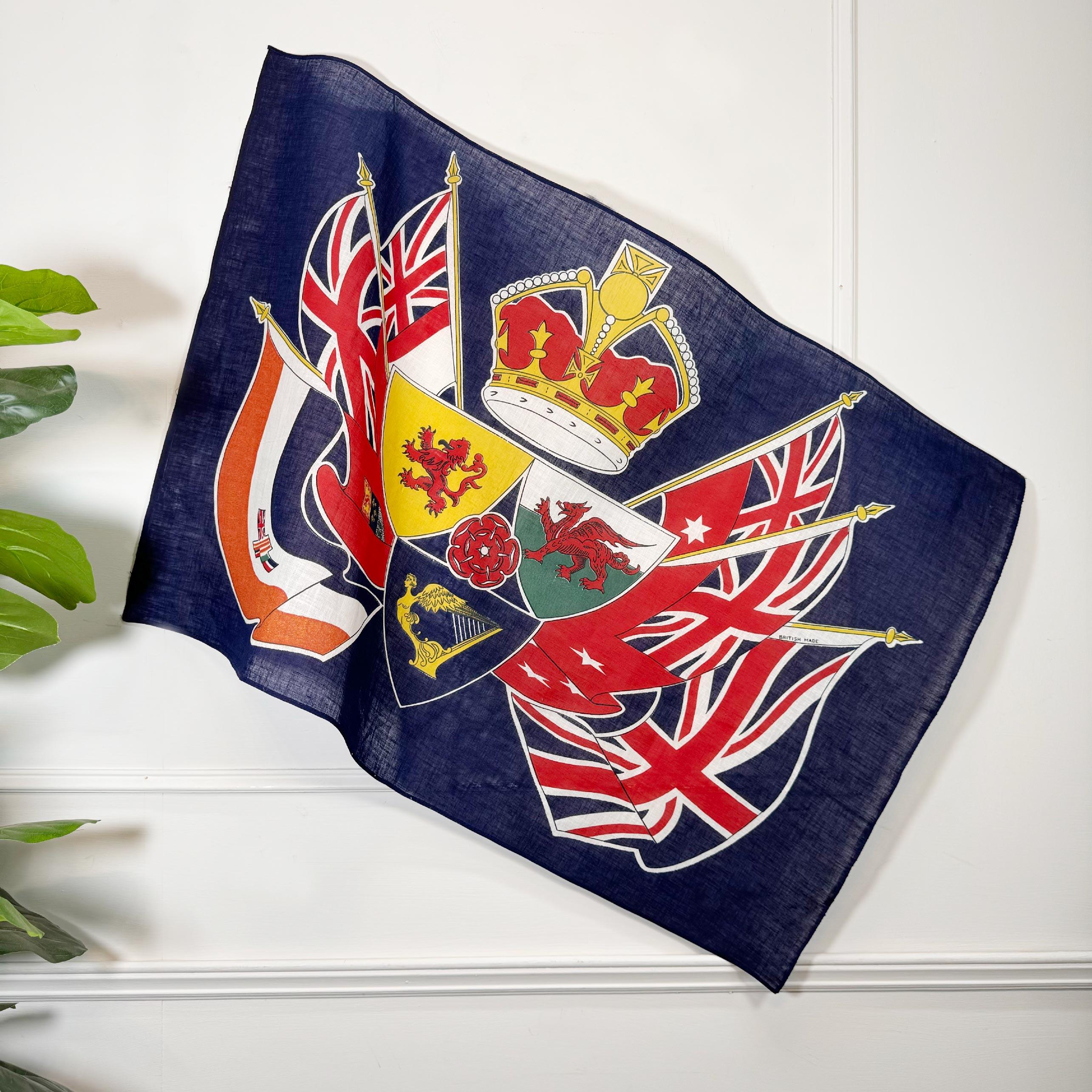 Patriotische britische Krönungsfahne der Dominions
Britische königliche Familie

Die Flagge steht für das Britische Empire und die Einheit zwischen dem Vereinigten Königreich und seinen Herrschaftsgebieten während der Krönung von König Georg VI.