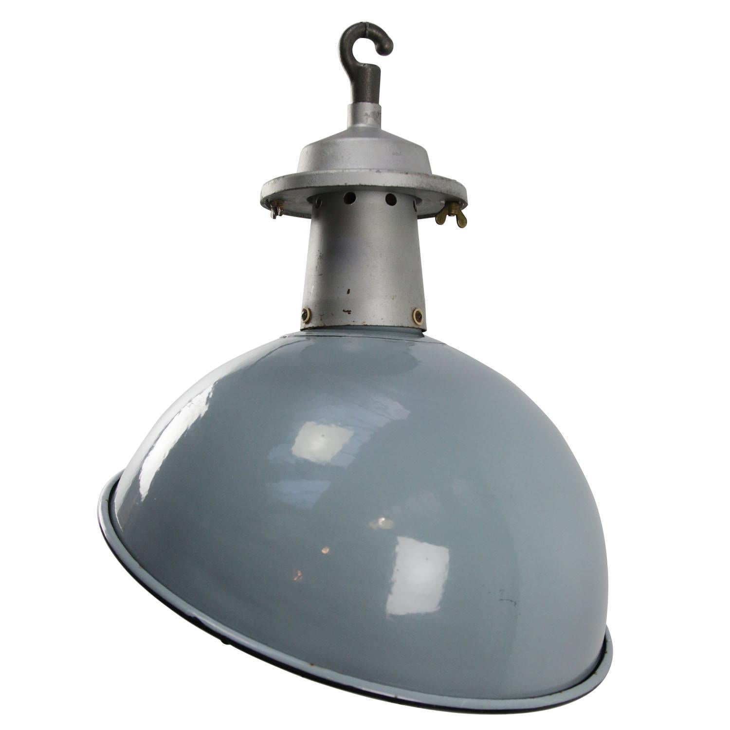 Vintage British Industrial Gray Enamel Asymmetrical Pendant Lights In Good Condition For Sale In Amsterdam, NL