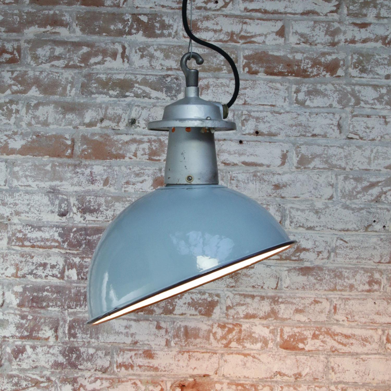 Vintage British Industrial Gray Enamel Asymmetrical Pendant Lights For Sale 1
