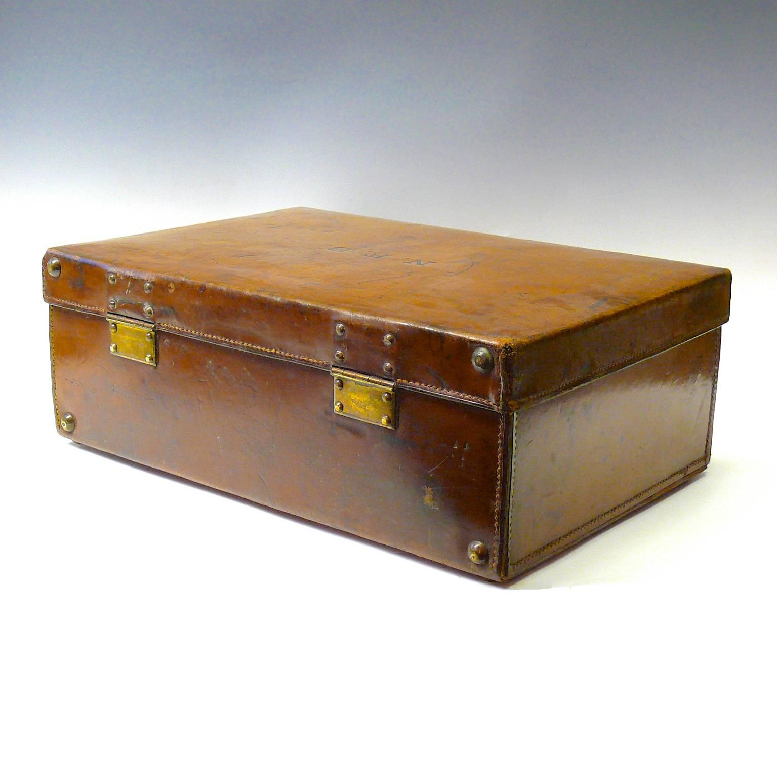 Vintage British Leather Suitcase, circa 1910 In Good Condition In London, GB