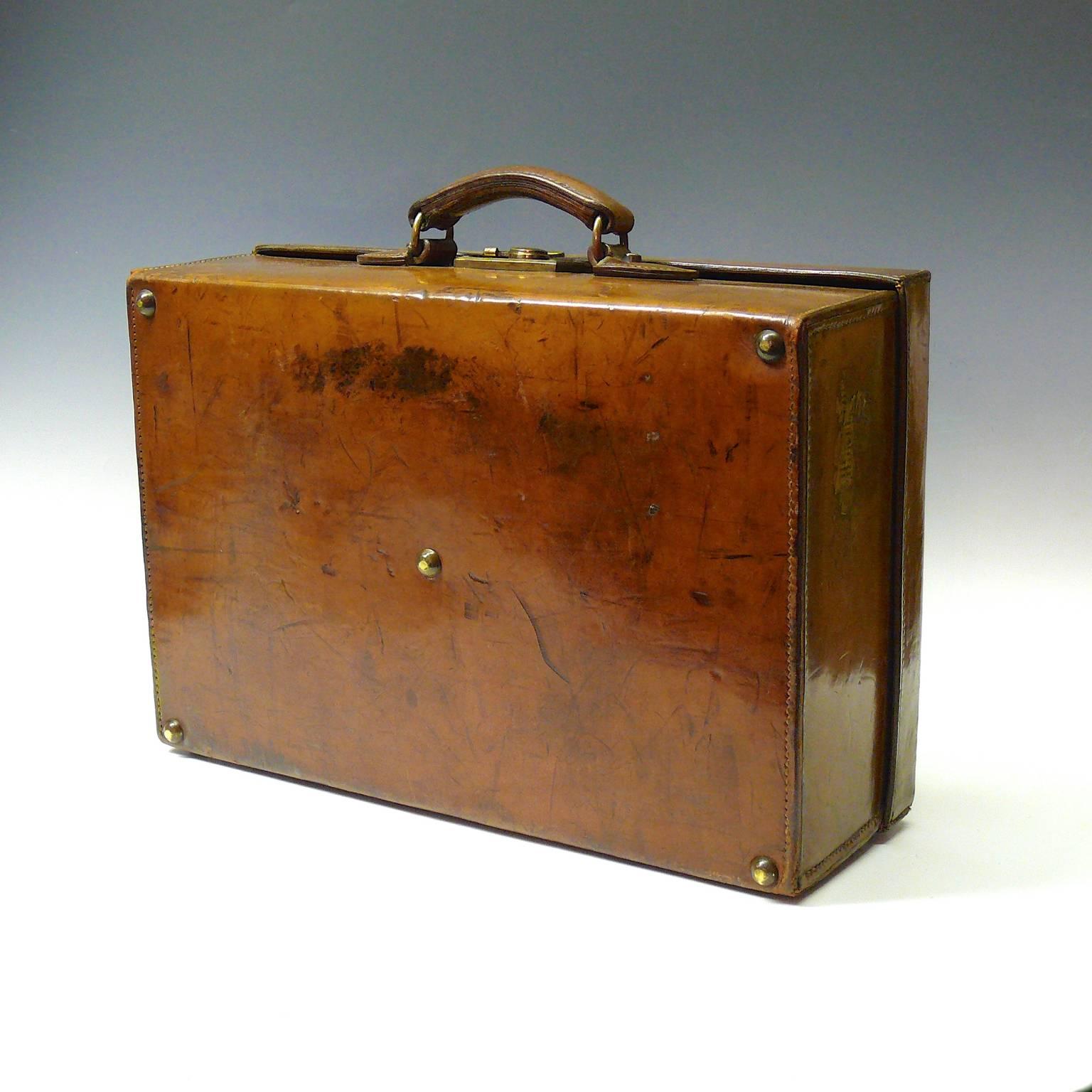 Early 20th Century Vintage British Leather Suitcase, circa 1910