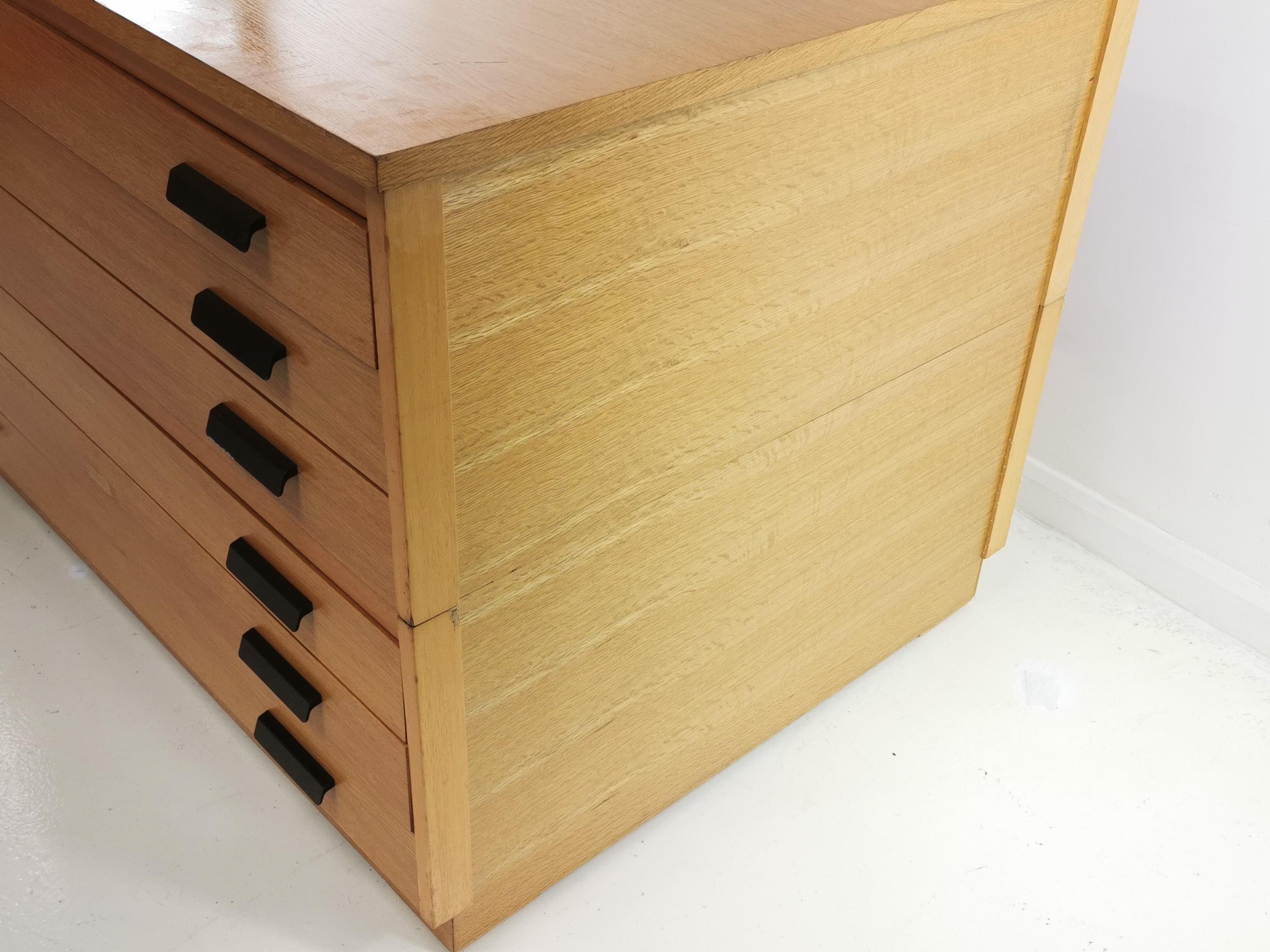 Vintage British Made Plan Chest of Drawers Artists Architects Map Table In Good Condition For Sale In STOKE ON TRENT, GB