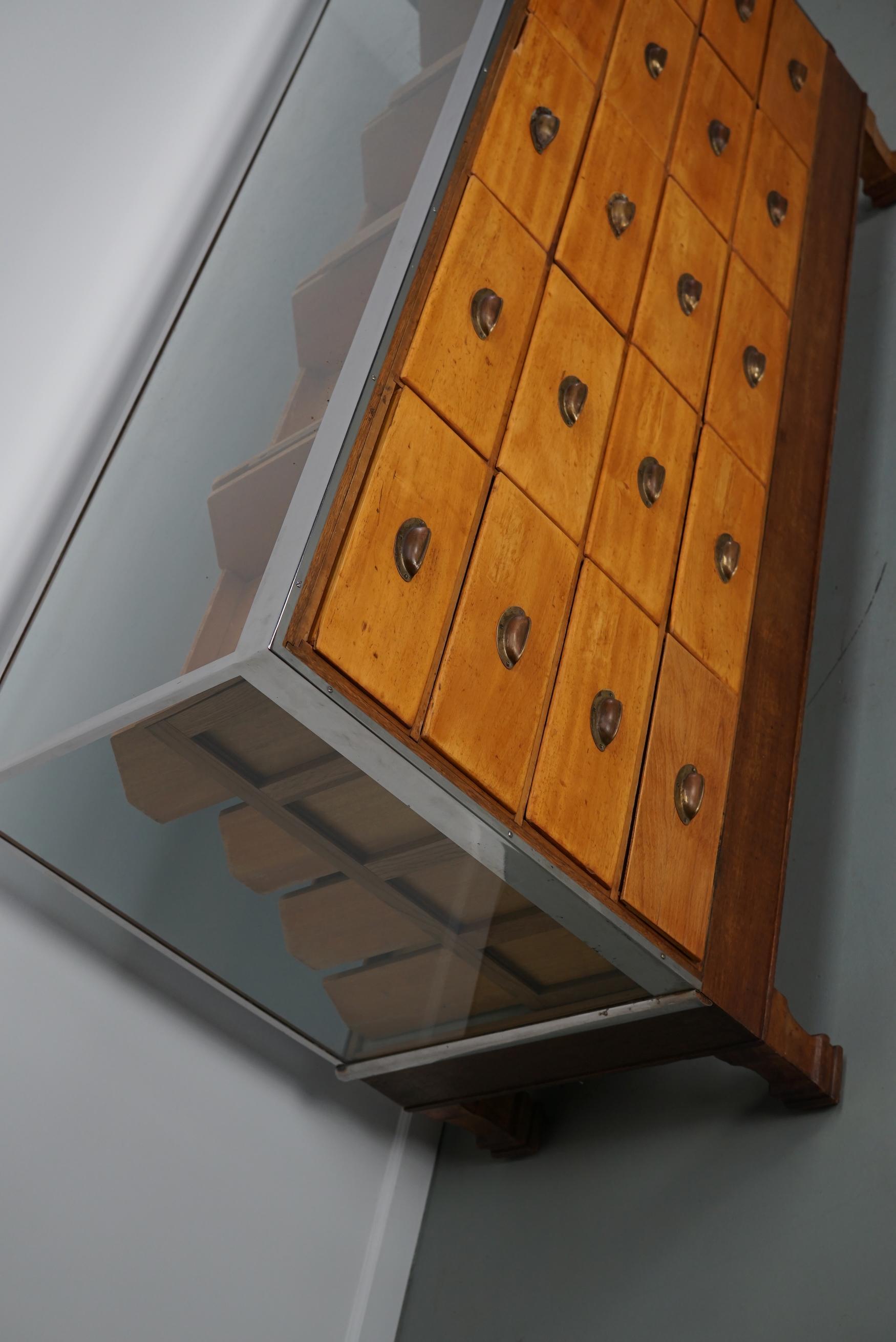 Vintage British Maple & Oak Kurzwarenschrank oder Ladentisch, 1930er Jahre im Angebot 11