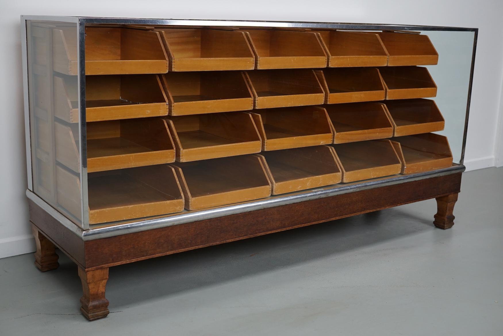 Vintage British Maple & Oak Kurzwarenschrank oder Ladentisch, 1930er Jahre (Glas) im Angebot