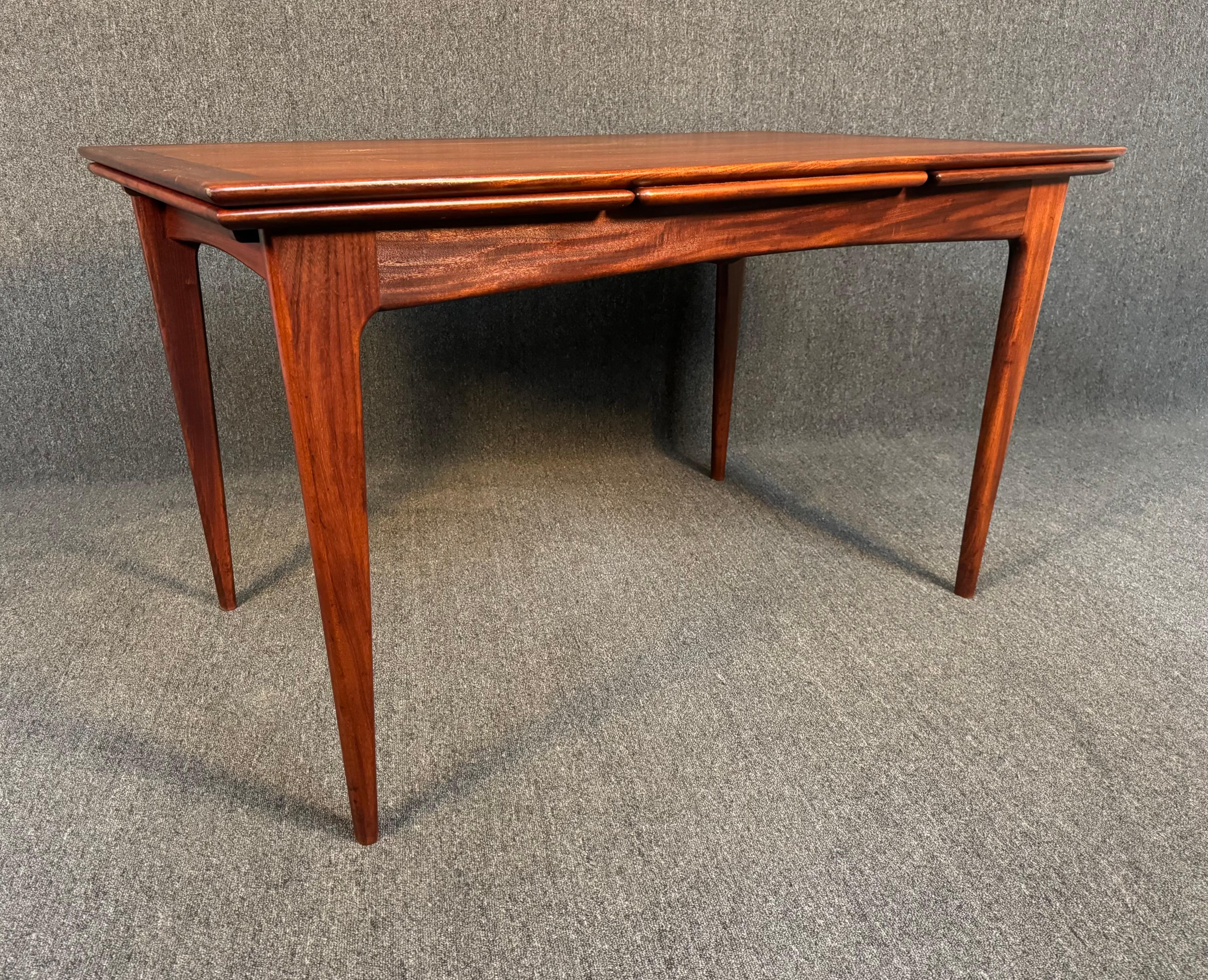 Vintage British Mid Century Modern Afromasia Teak Dining Table by A. Younger Ltd In Good Condition For Sale In San Marcos, CA