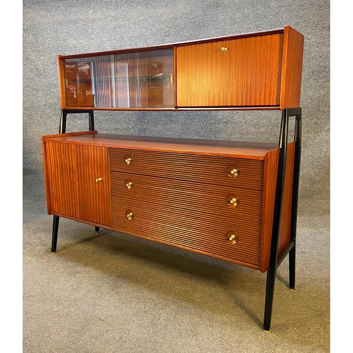 Vintage British Mid Century Modern Cherry Hutch Credenza by Nathan In Good Condition In San Marcos, CA