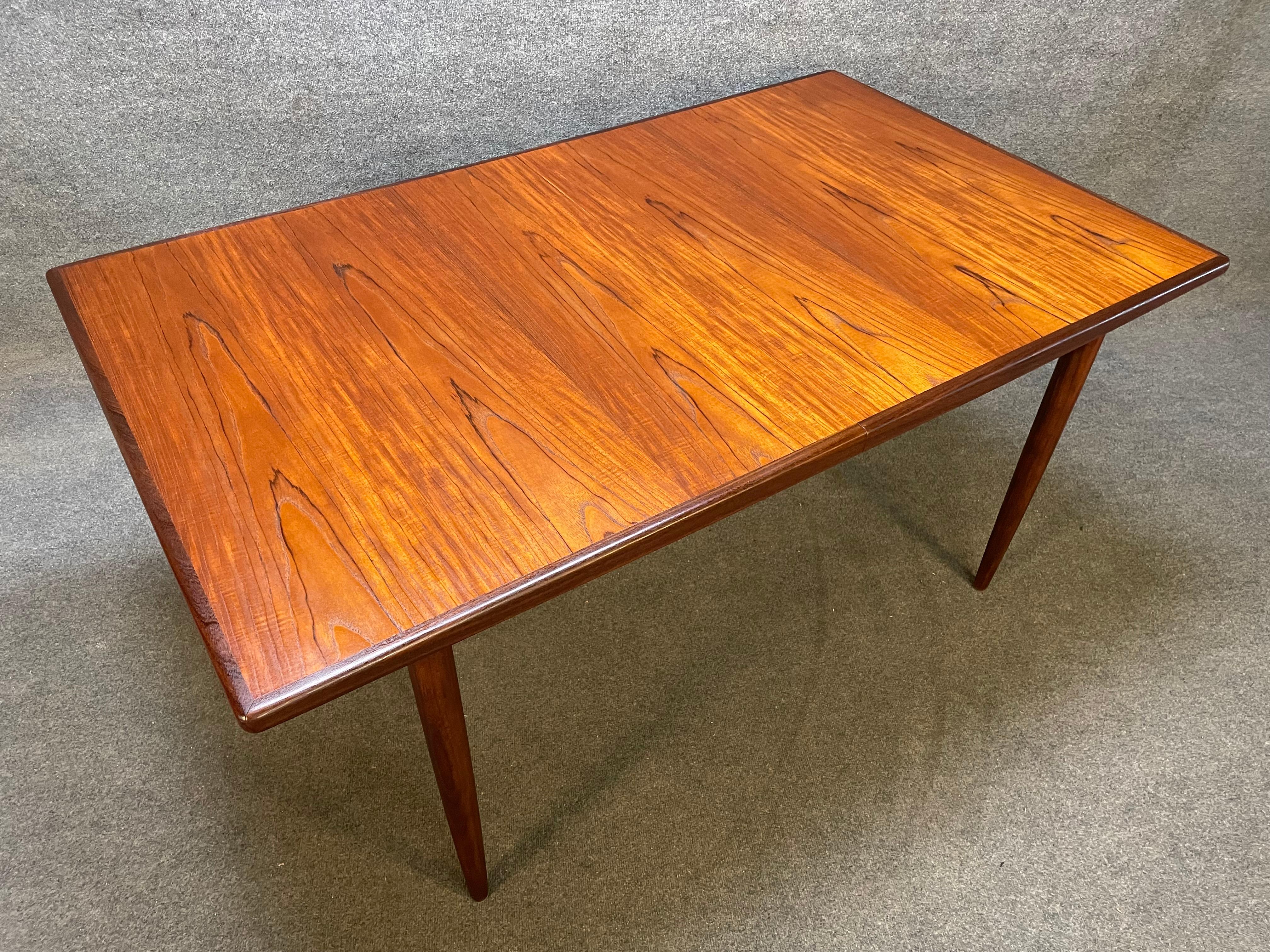 Here is a beautiful mid century modern dining table in teak wood from the acclaimed 