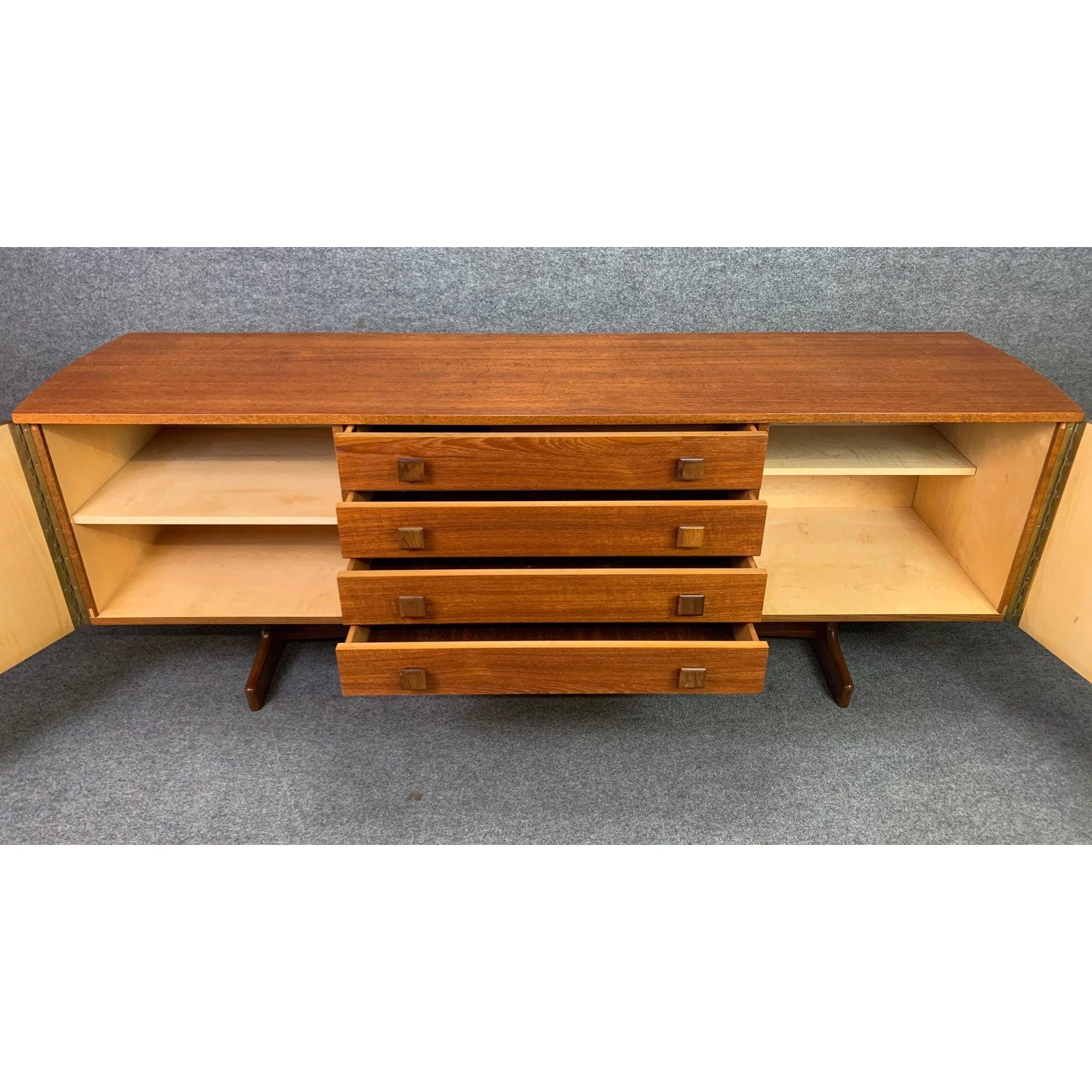 Here is a spectacular 1960s sideboard designed by Peter Hayward, manufactured in England by Vanson.
This special credenza, recently imported from UK to California before its restoration, features a teak top , curved sides and drawers showing