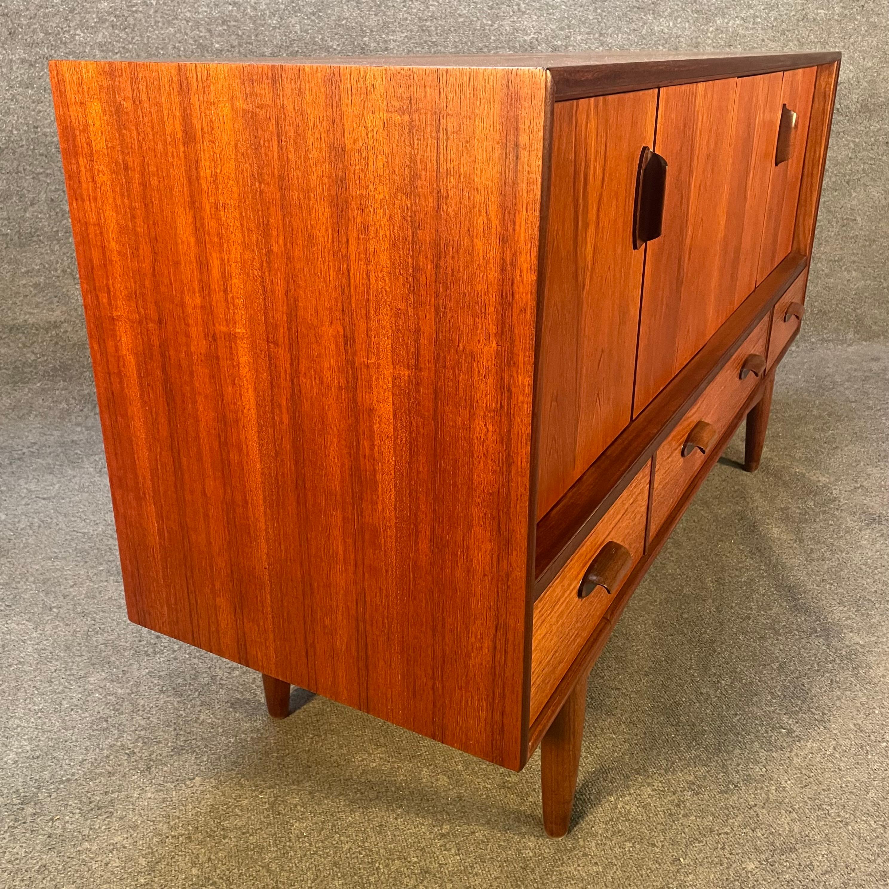 Vintage British Mid-Century Modern Teak Compact Credenza by G Plan In Good Condition For Sale In San Marcos, CA