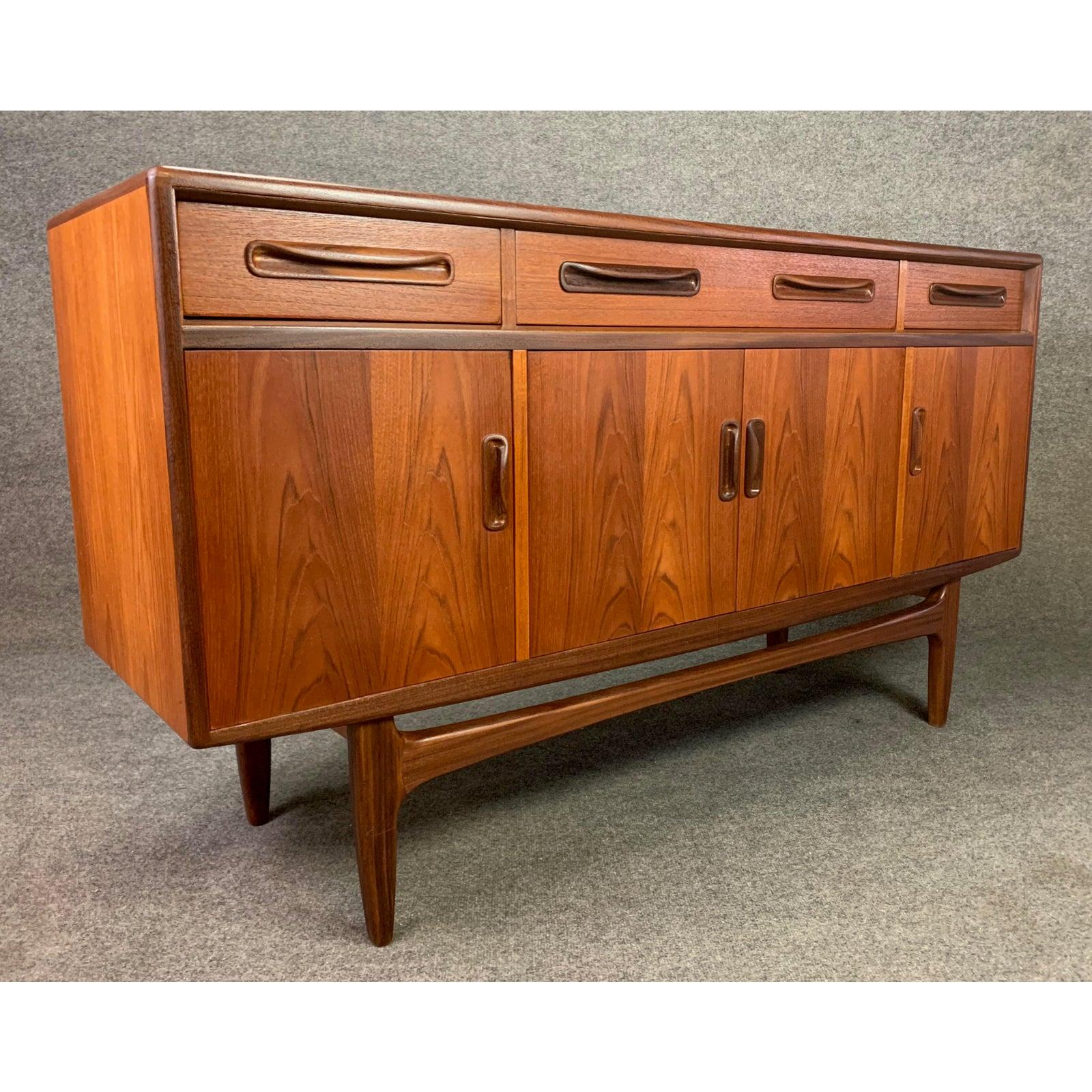 Here is a beautiful british Mid-Century Modern short sideboard in teak wood designed by Victor Wilkins part of the acclaimed 