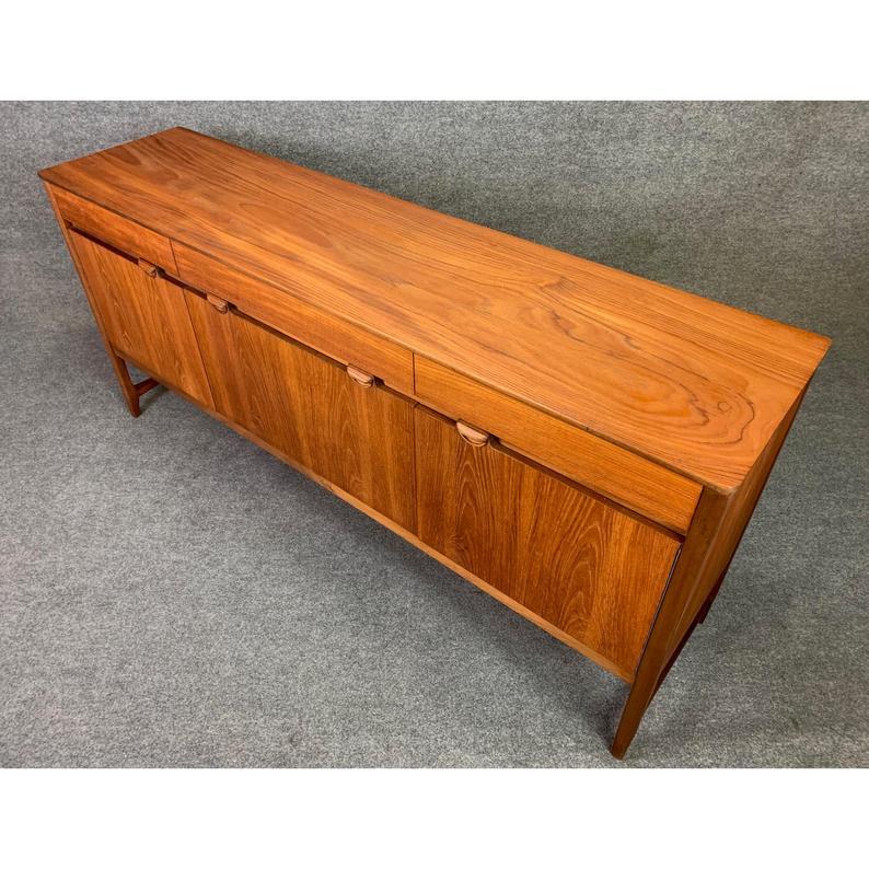 Here is a beautiful vintage British sideboard from the 