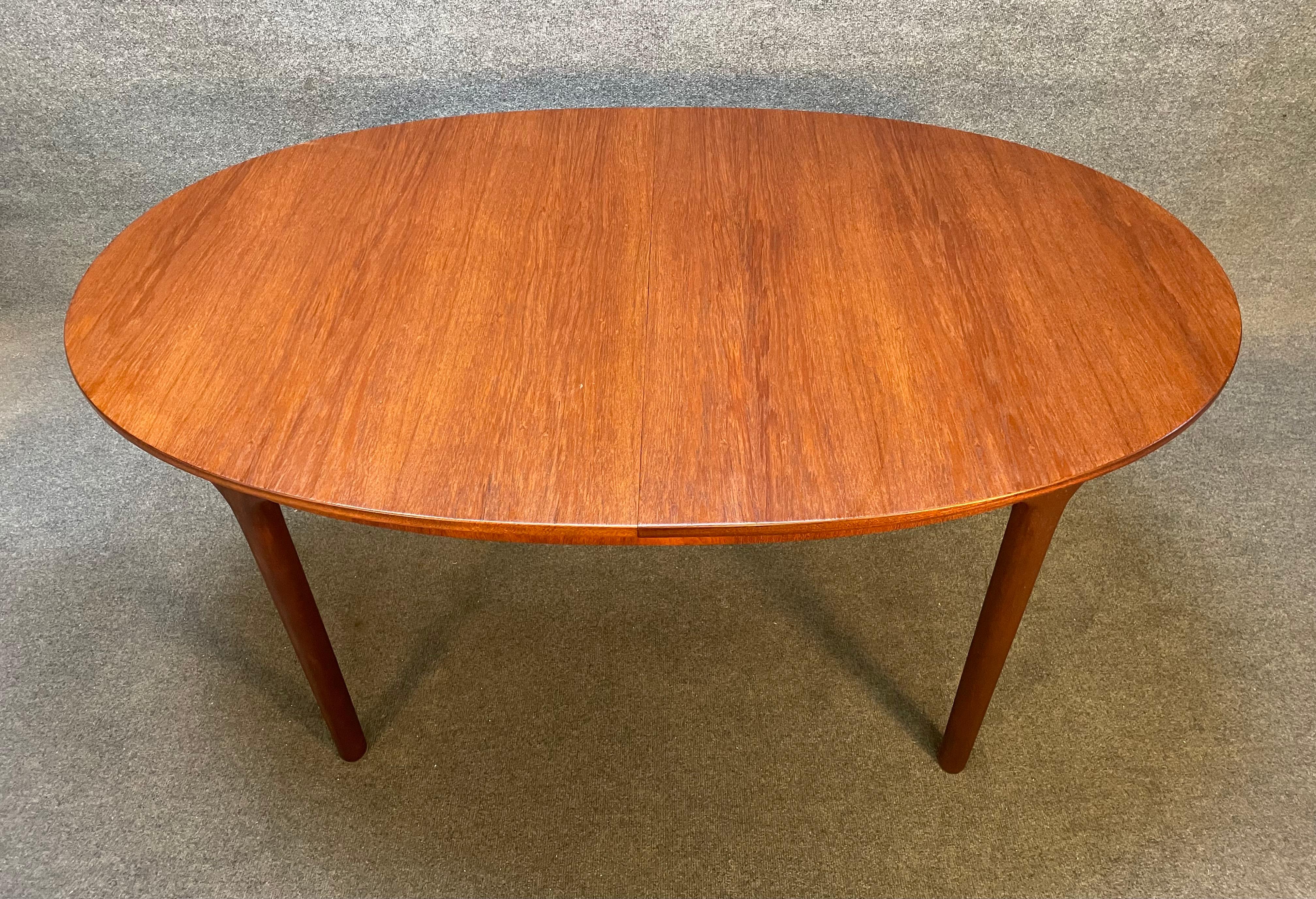 Vintage British Mid Century Modern Teak Dining Table by McIntosh In Good Condition In San Marcos, CA