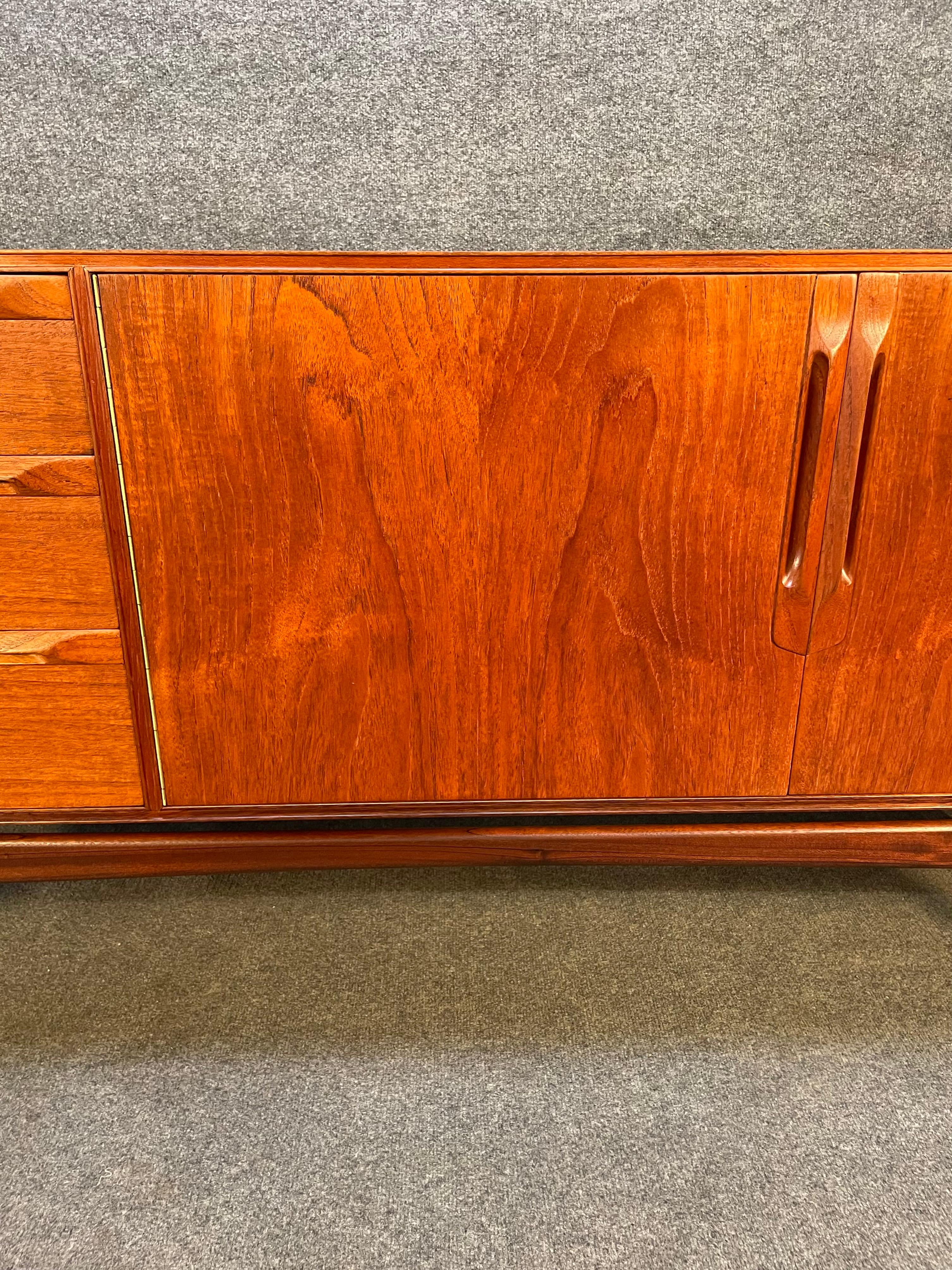Here is a superb and rare British Mid-Century Modern teak sideboard model 