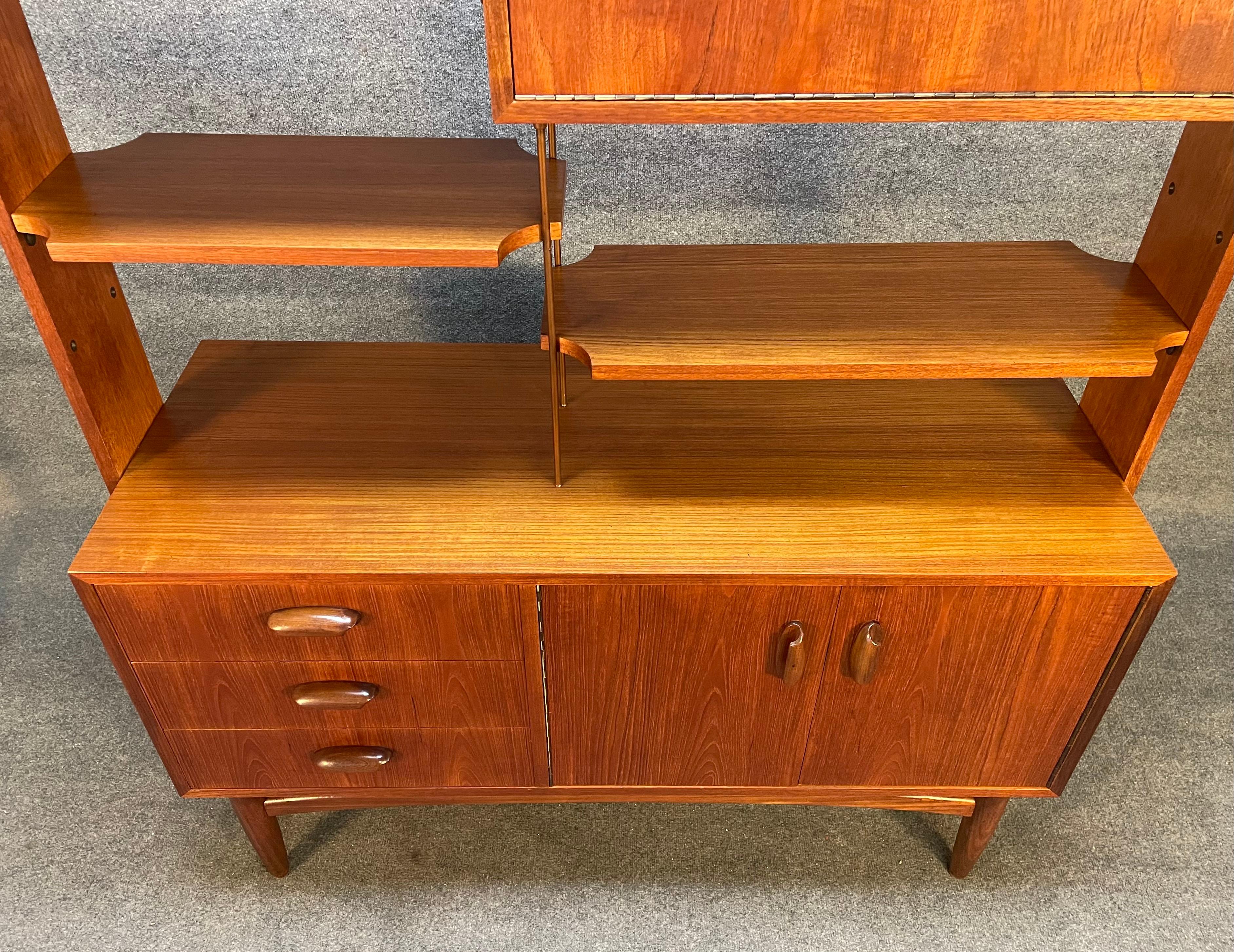 Here is a beautiful British Mid-Century Modern hutch-room divider in teak manufactured by G Plan in the UK in the 1960's 
This special piece, recently imported from England to California before its refinishing, features a vibrant wood grain,