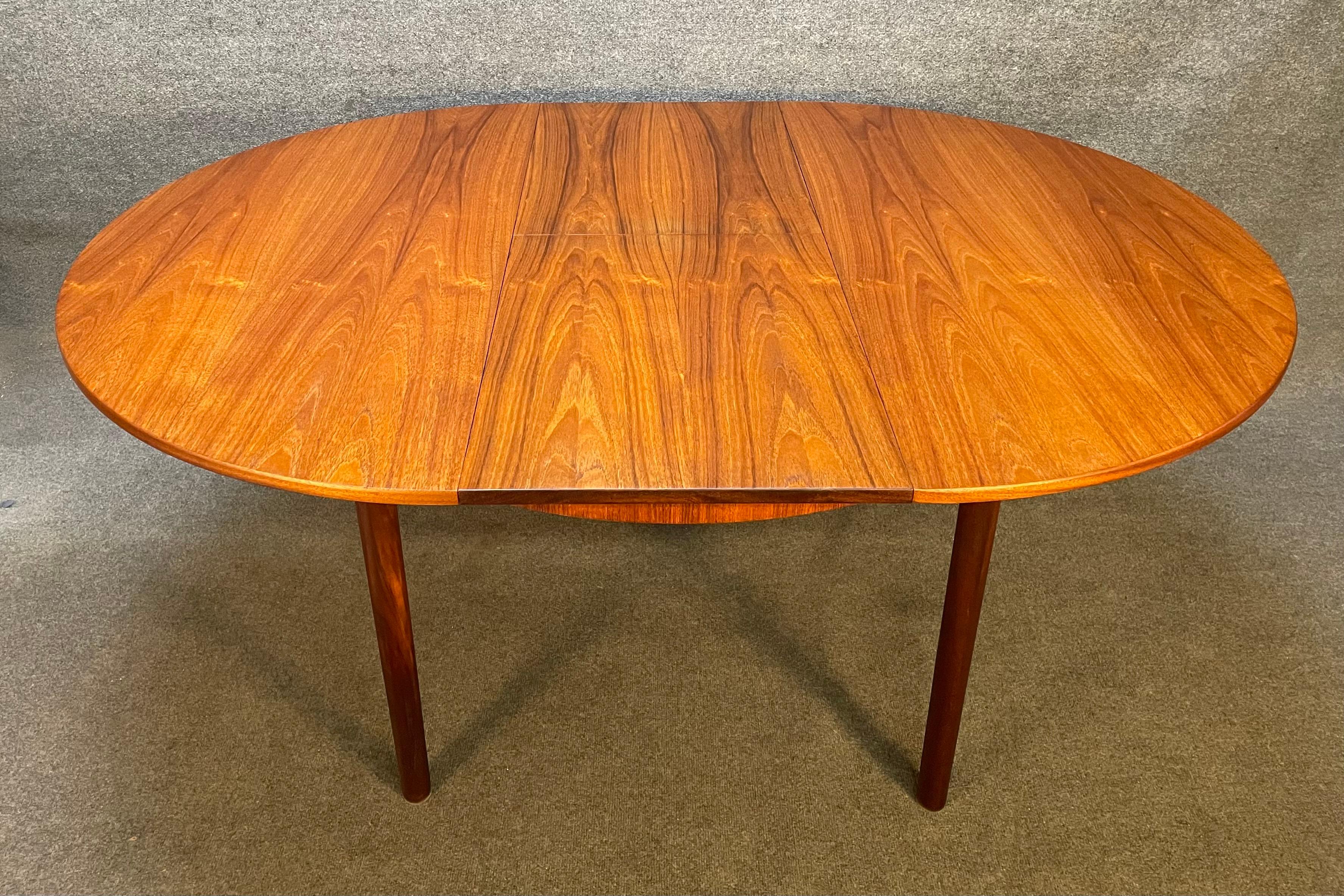 Here is a beautiful British Mid-Century Modern dining table in teak manufactured in Scotland in the 1960s by A.H McIntosh.
This table, recently imported from Europe to California before its refinishing, features a circular shape, a vibrant wood