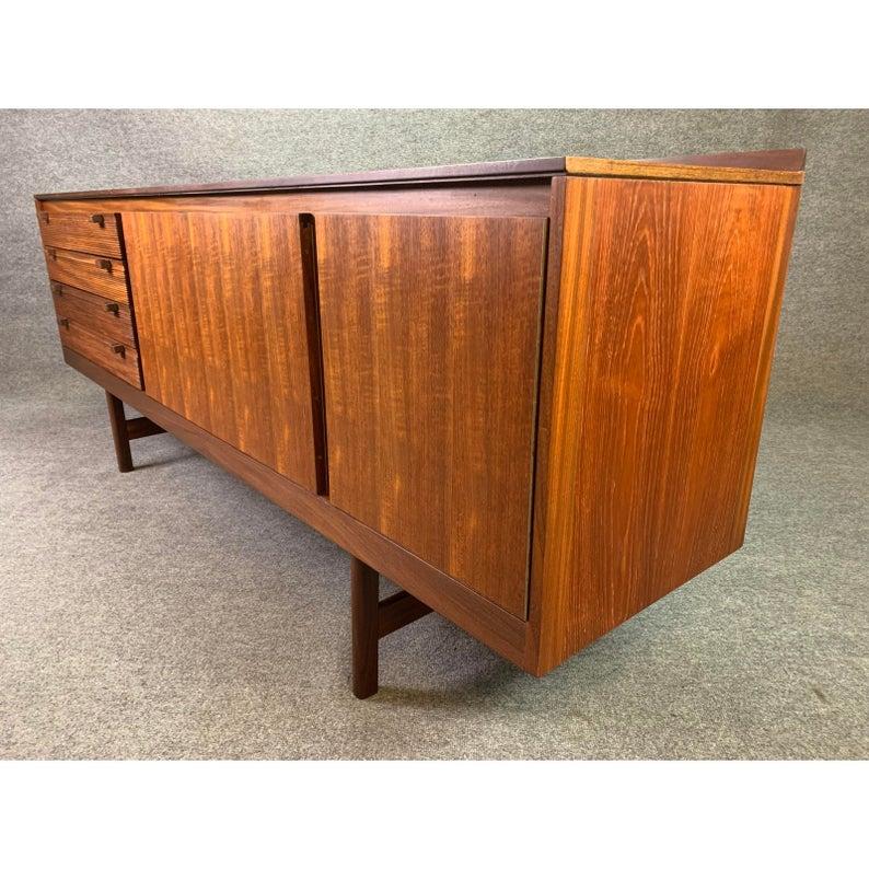 Vintage British Midcentury Teak Credenza by Robert Heritage for Archie Shine In Good Condition In San Marcos, CA