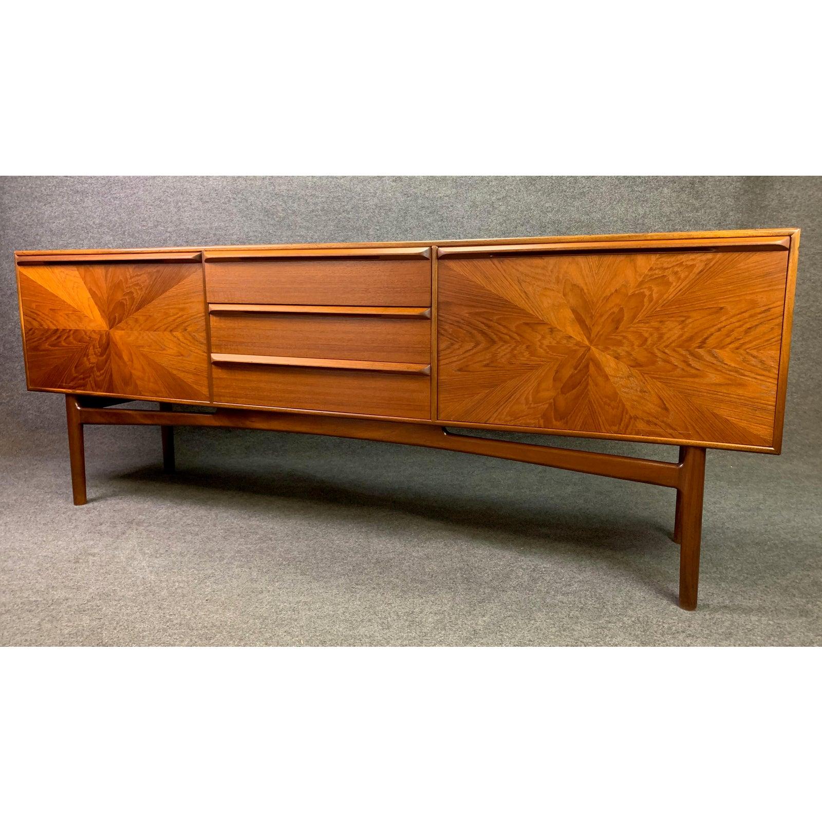 Here is a beautiful 1960s sideboard in teak wood from the 
