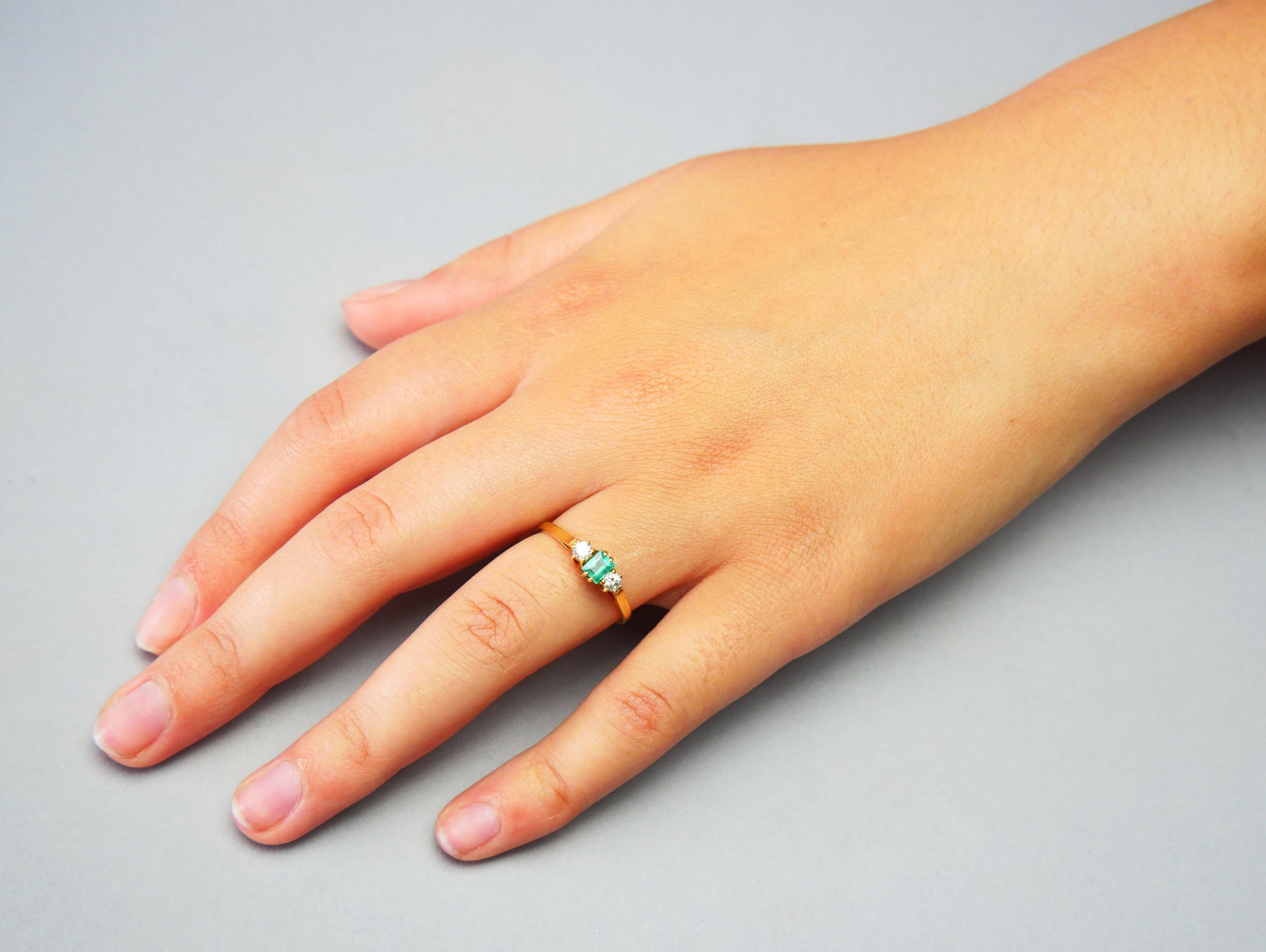 Vintage British Ring Emerald Diamond solid 18K Gold Ø 7.5US/ 2.1g en vente 2