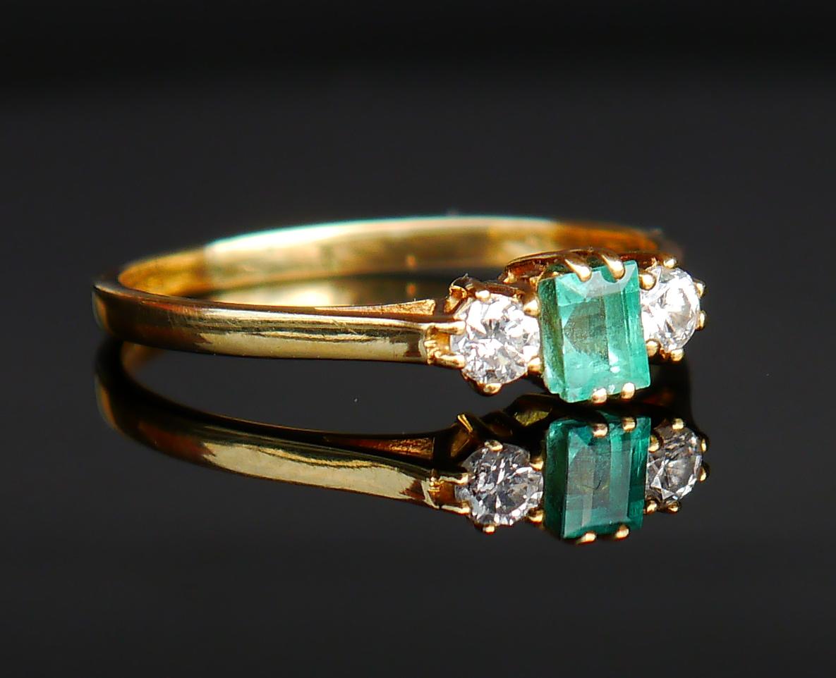 Vintage British Ring Emerald Diamond solid 18K Gold Ø 7.5US/ 2.1g For Sale 3