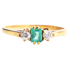 Retro British Ring Emerald Diamond solid 18K Gold Ø 7.5US/ 2.1g