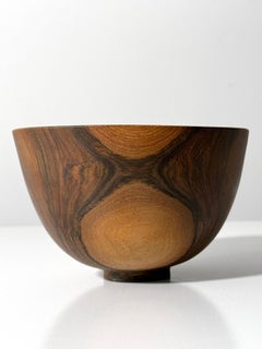 Bol vintage en bois tourné sur pied, de style « Studio Craft » britannique, en noyer, par David Woodward