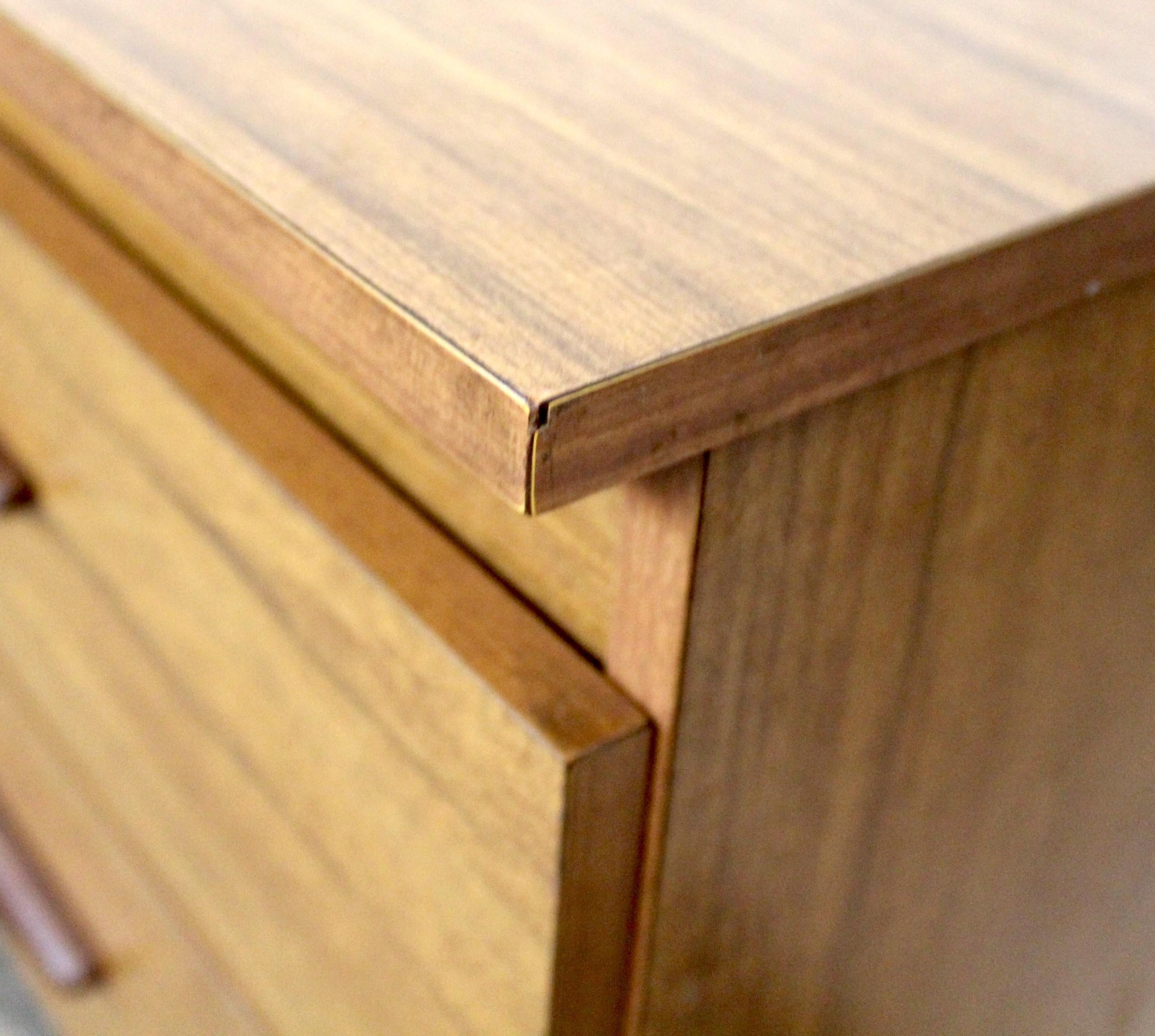 Vintage British Holzmaserung Laminat Schreibtisch im Angebot 4