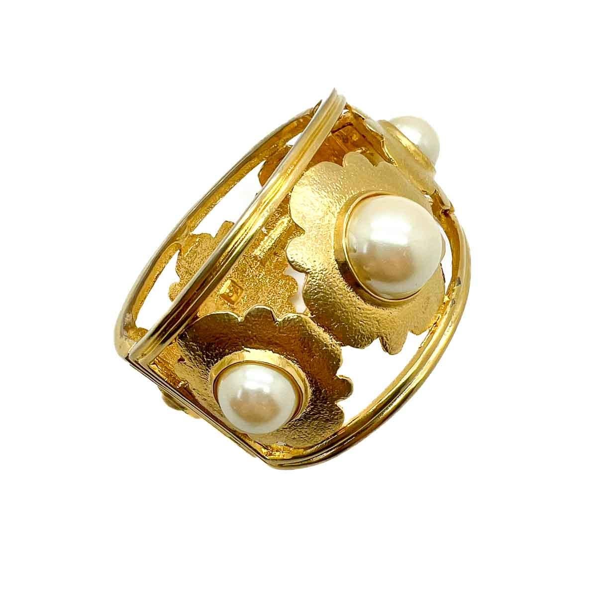 Women's Vintage Broad Pearl Floral Motif Cuff 1980s For Sale