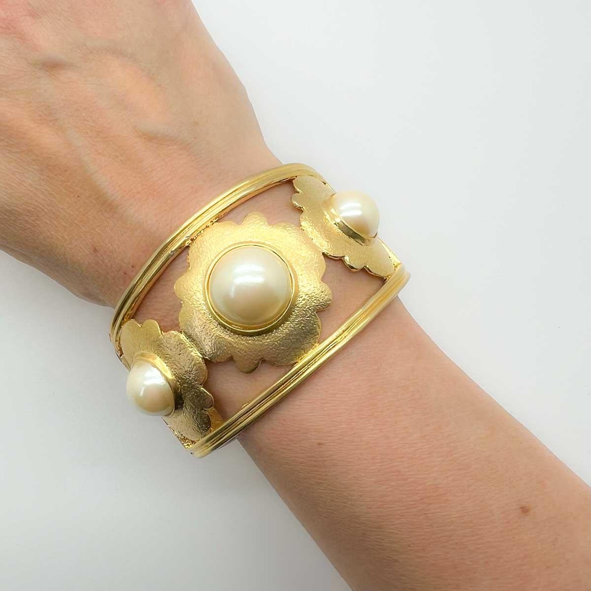 Vintage Broad Pearl Floral Motif Cuff 1980s In Good Condition For Sale In Wilmslow, GB