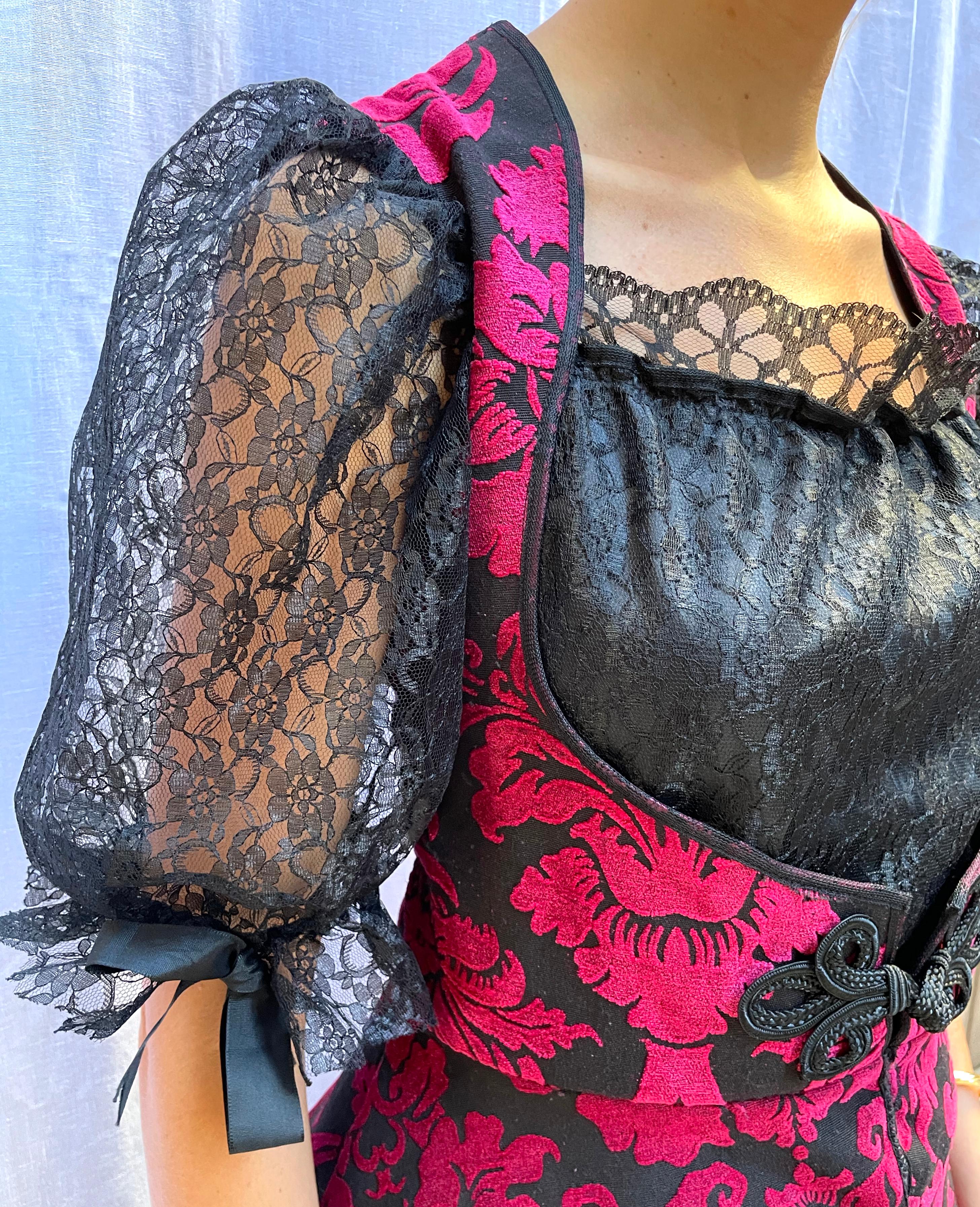 Nero Top Dirndl in broccato e pizzo vintage in vendita