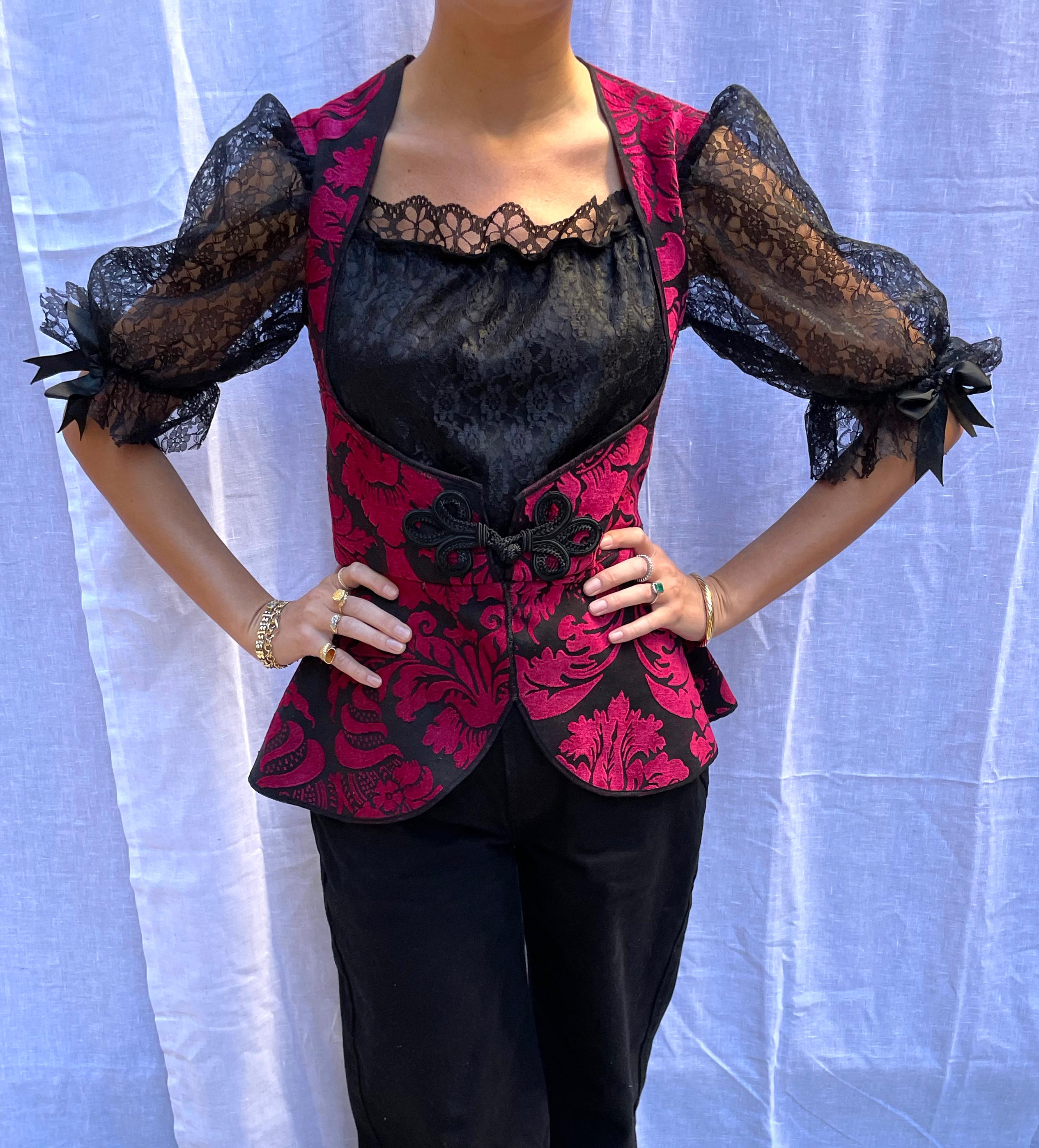 Donna Top Dirndl in broccato e pizzo vintage in vendita