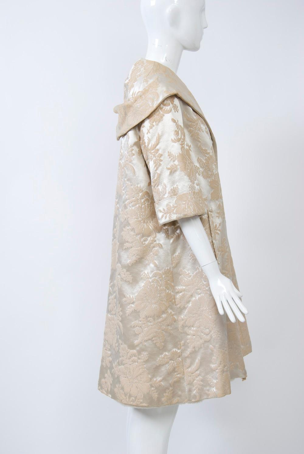 Vintage Brocade Coat with Plush Lining In Good Condition In Alford, MA